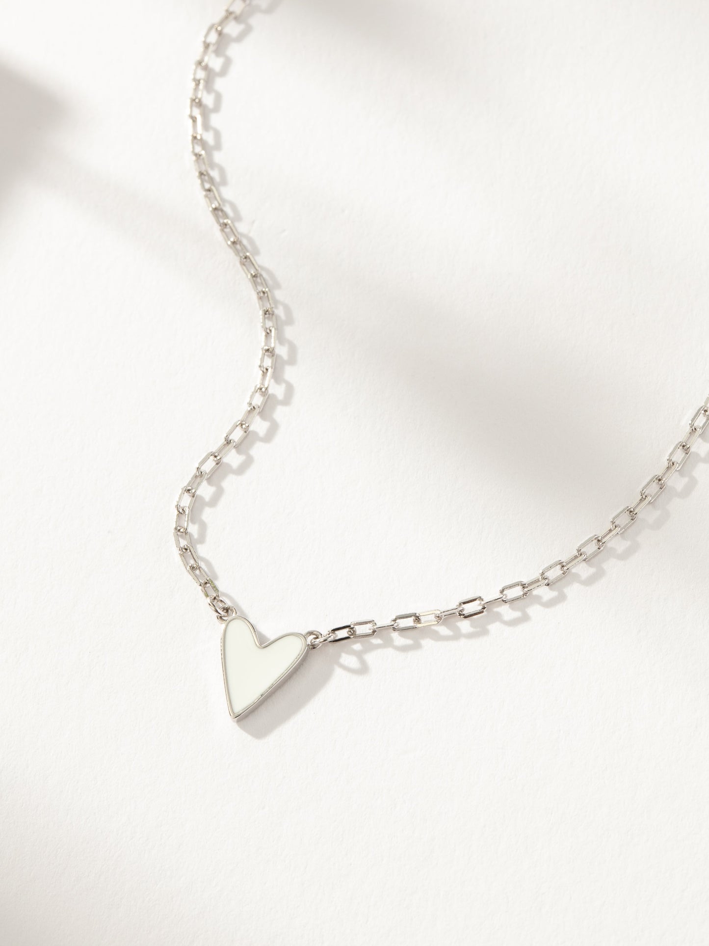 Collier mini cœur blanc