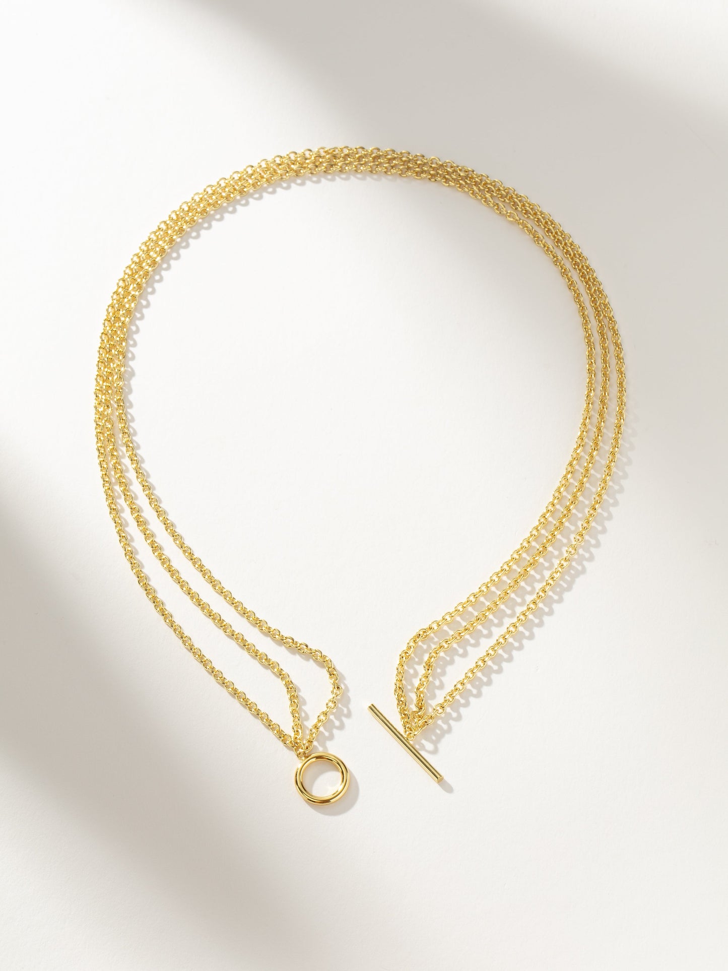 Collier emblématique à trois chaînes