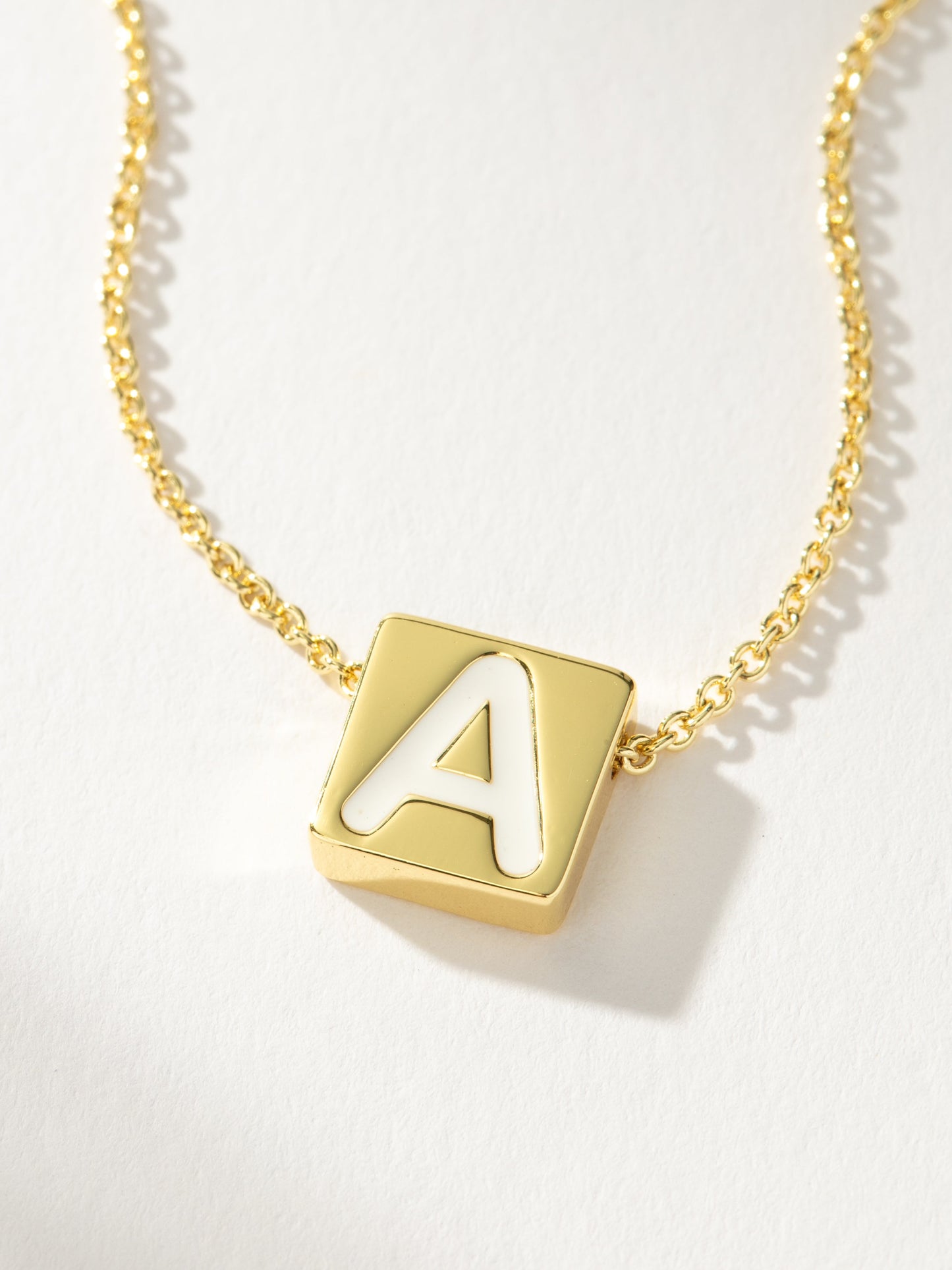 Collier avec lettres en gras