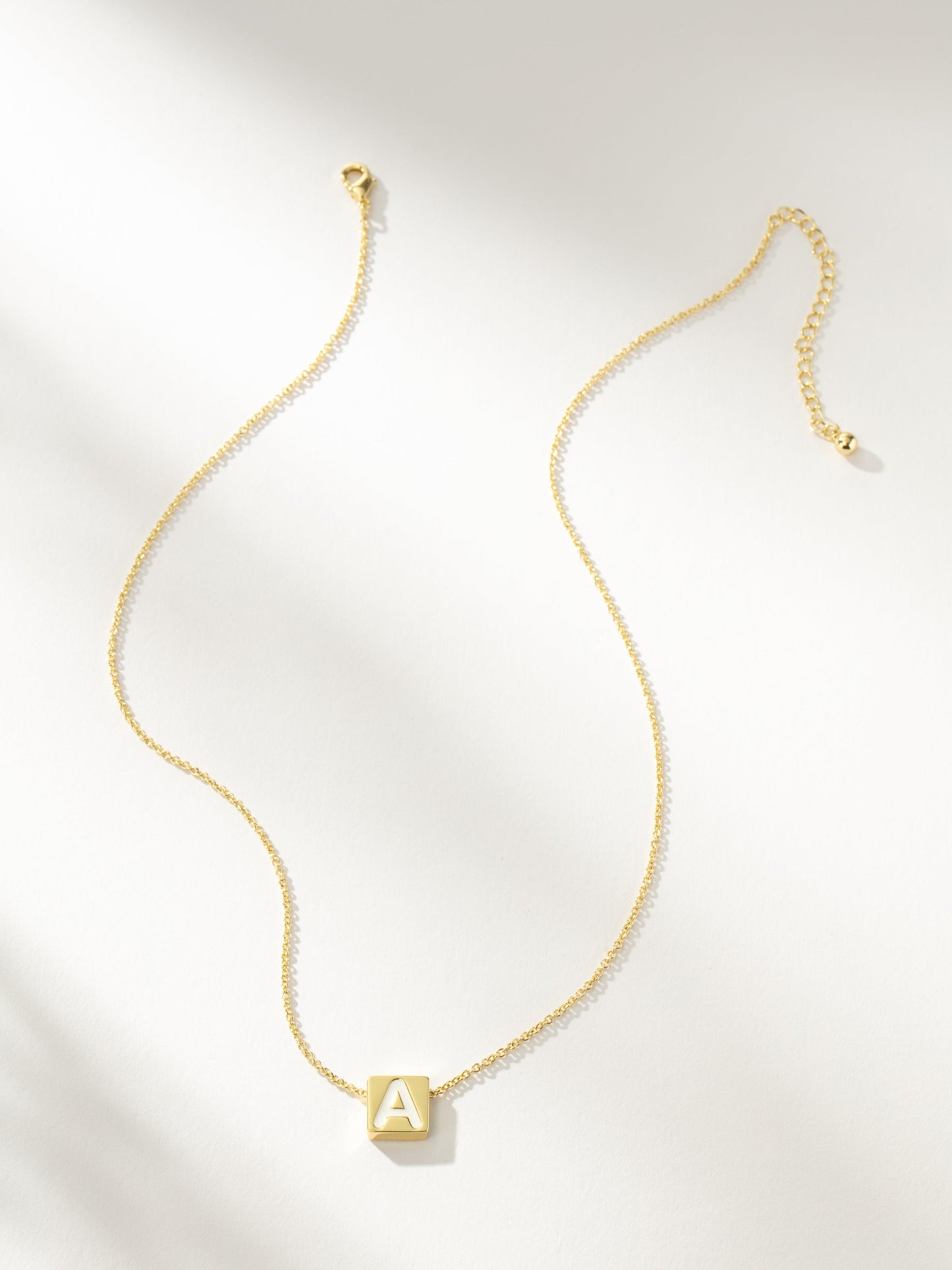 Collier avec lettres en gras