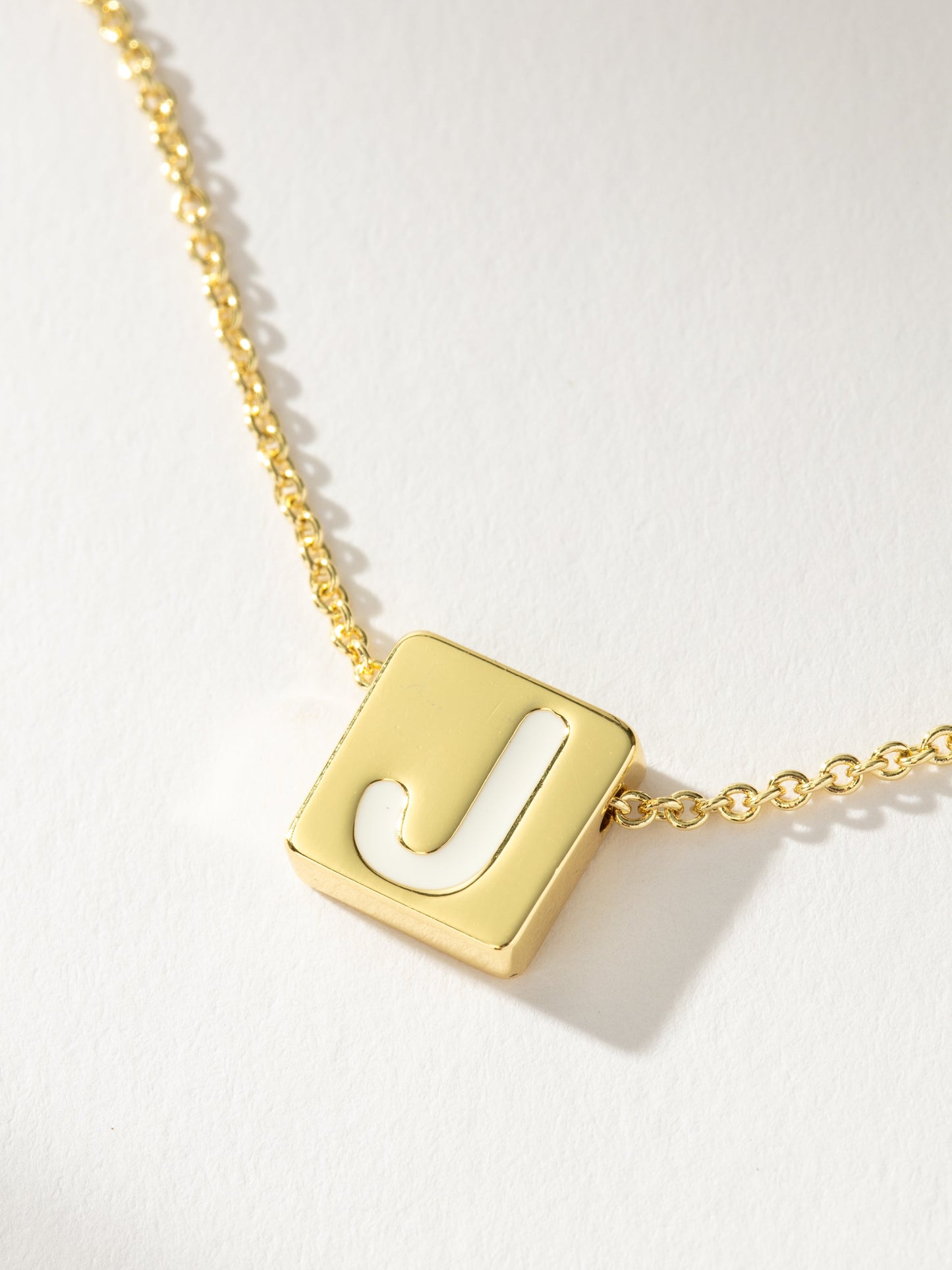 Collier avec lettres en gras