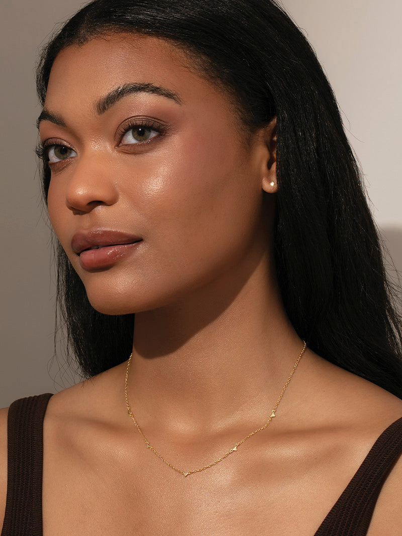 Collier à clous texturé