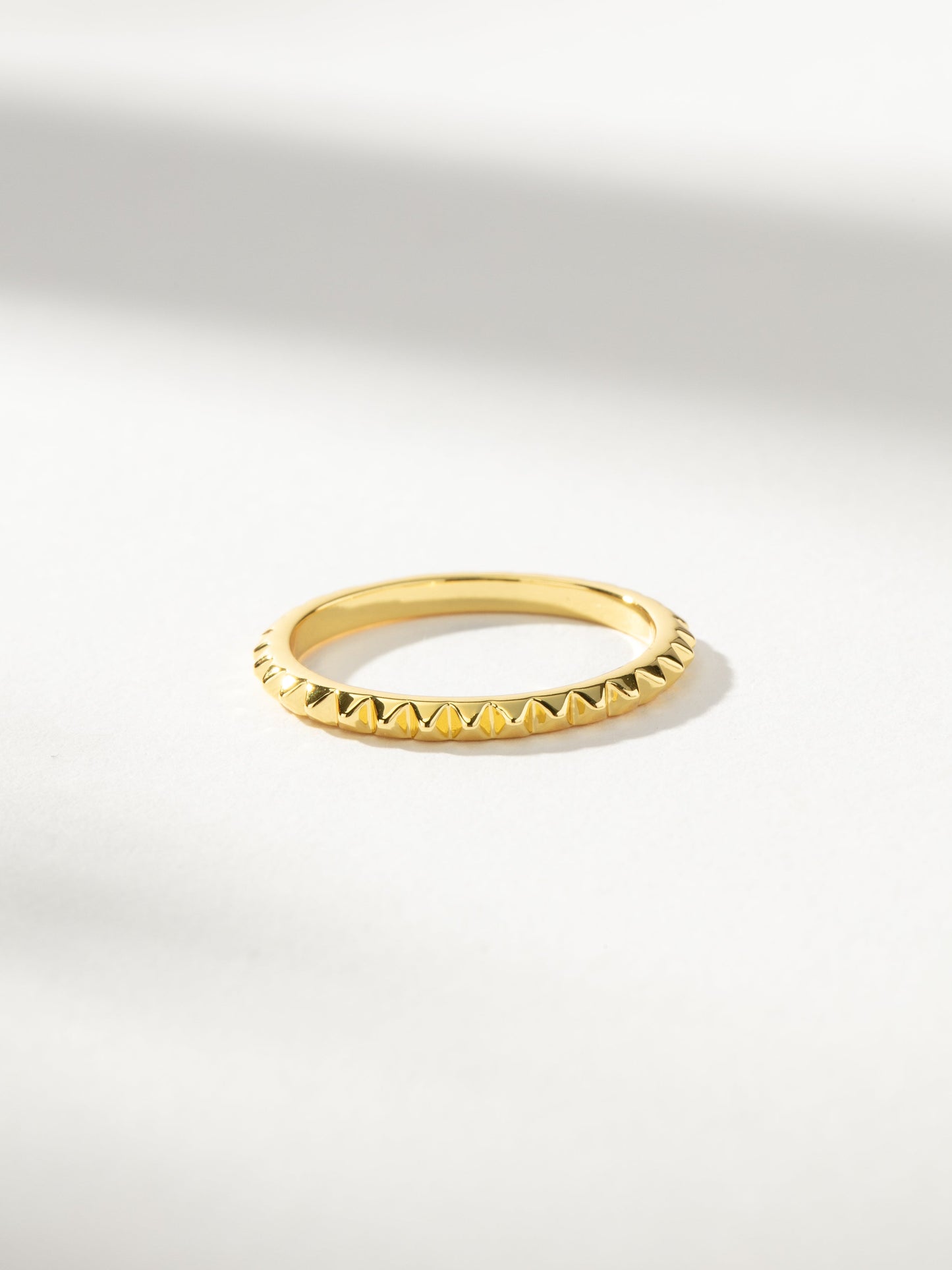 Bague à clous texturée