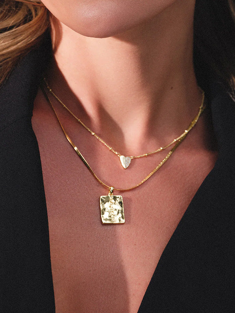 Collier pendentif peu commun