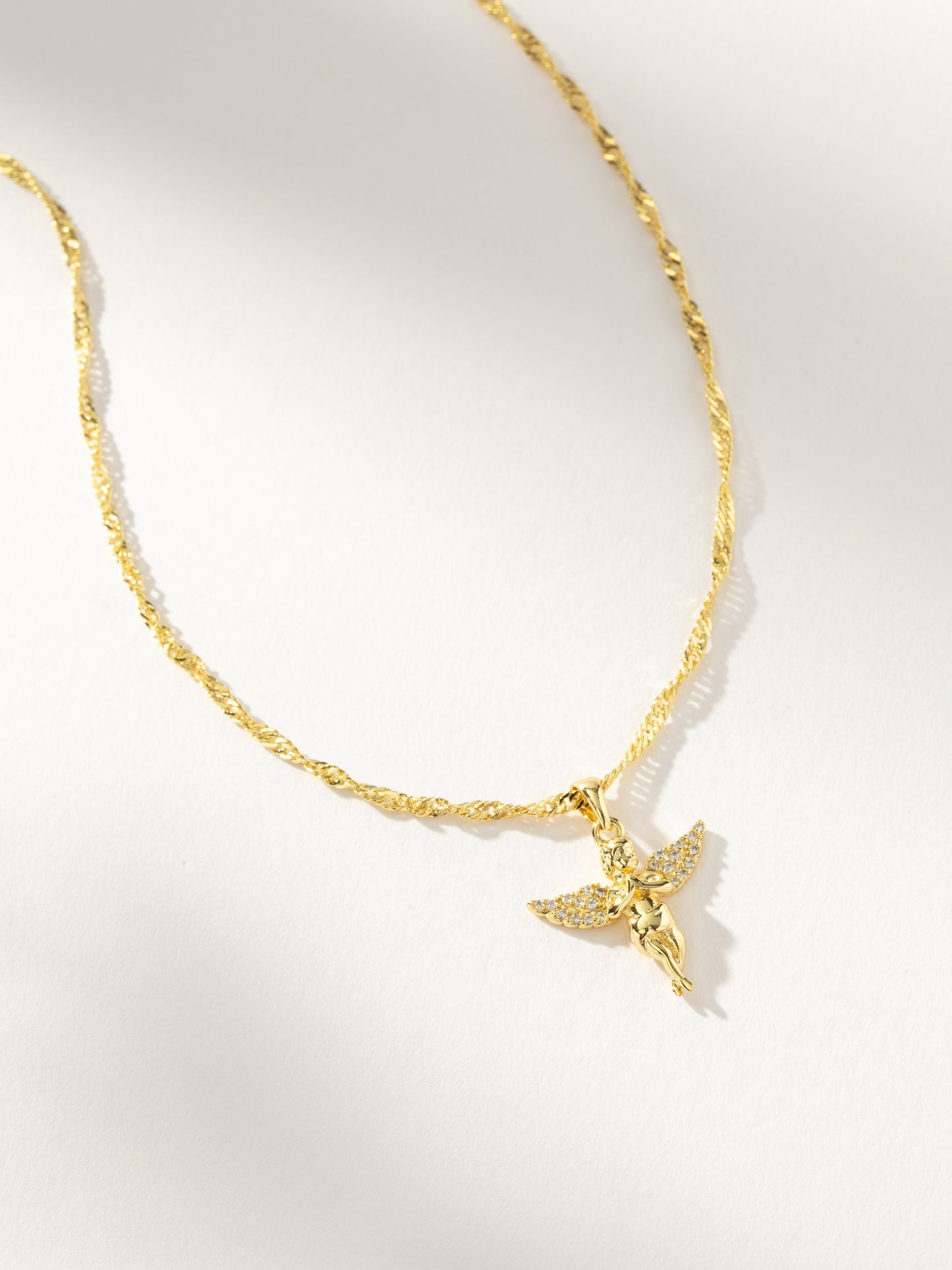 Collier pendentif ange sur terre