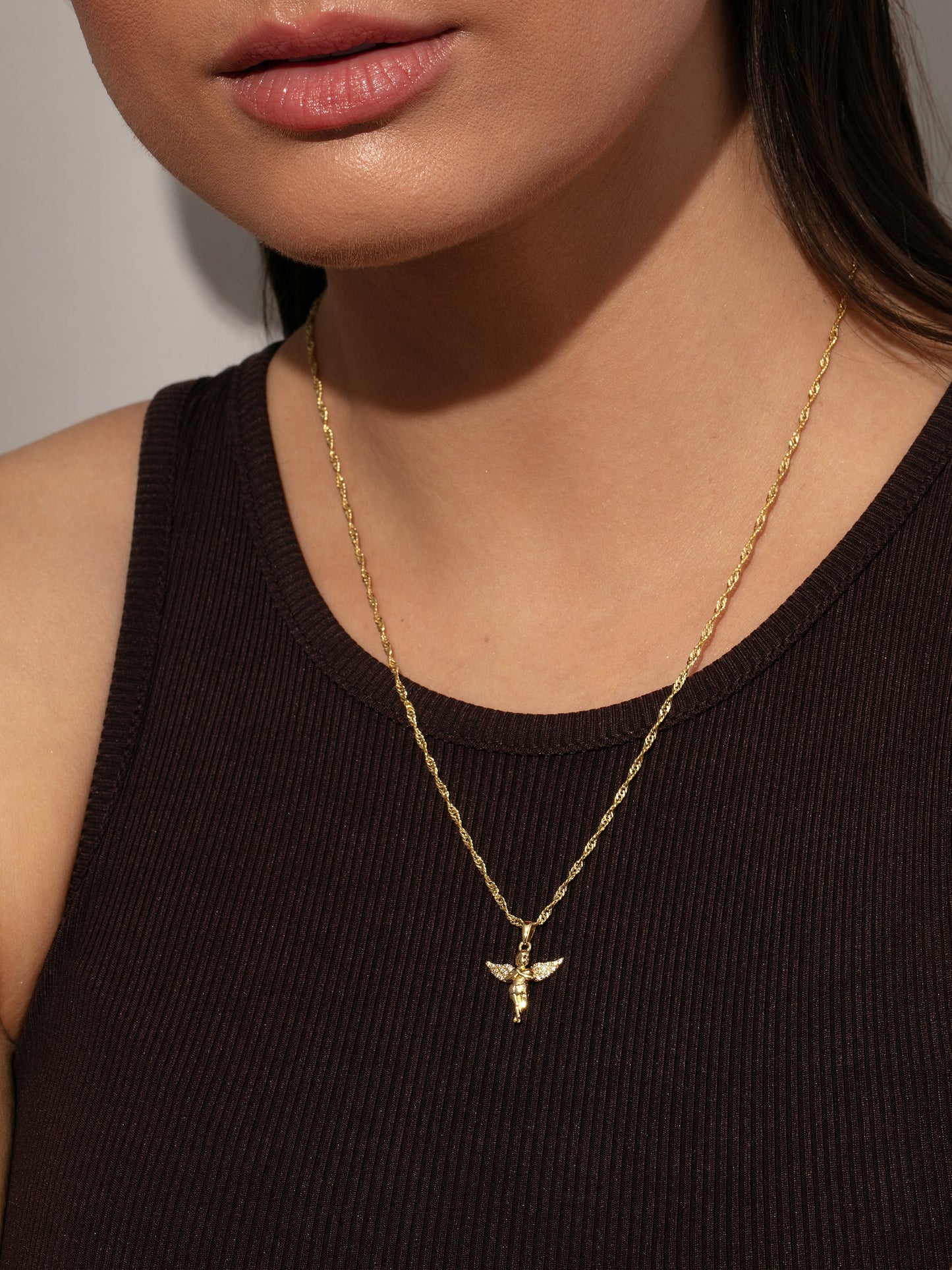 Collier pendentif ange sur terre