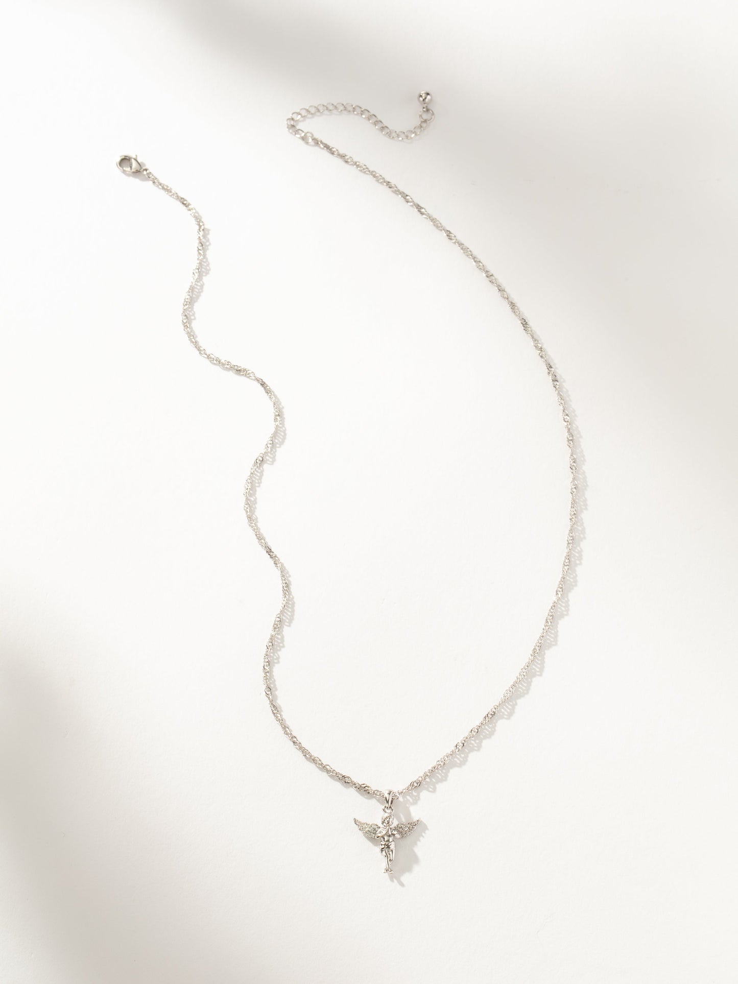 Collier pendentif ange sur terre