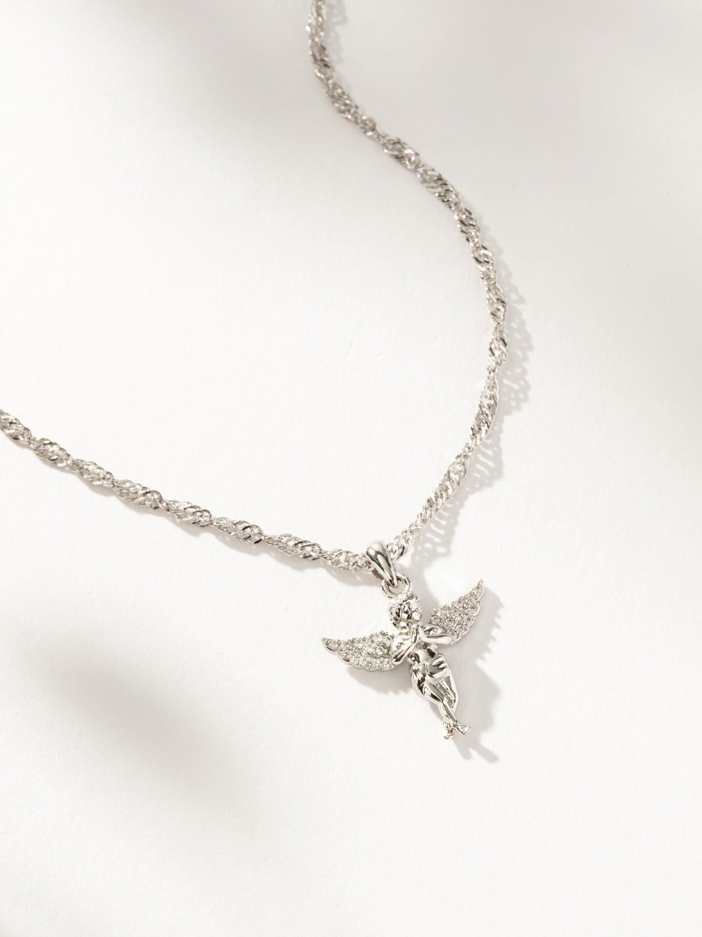 Collier pendentif ange sur terre