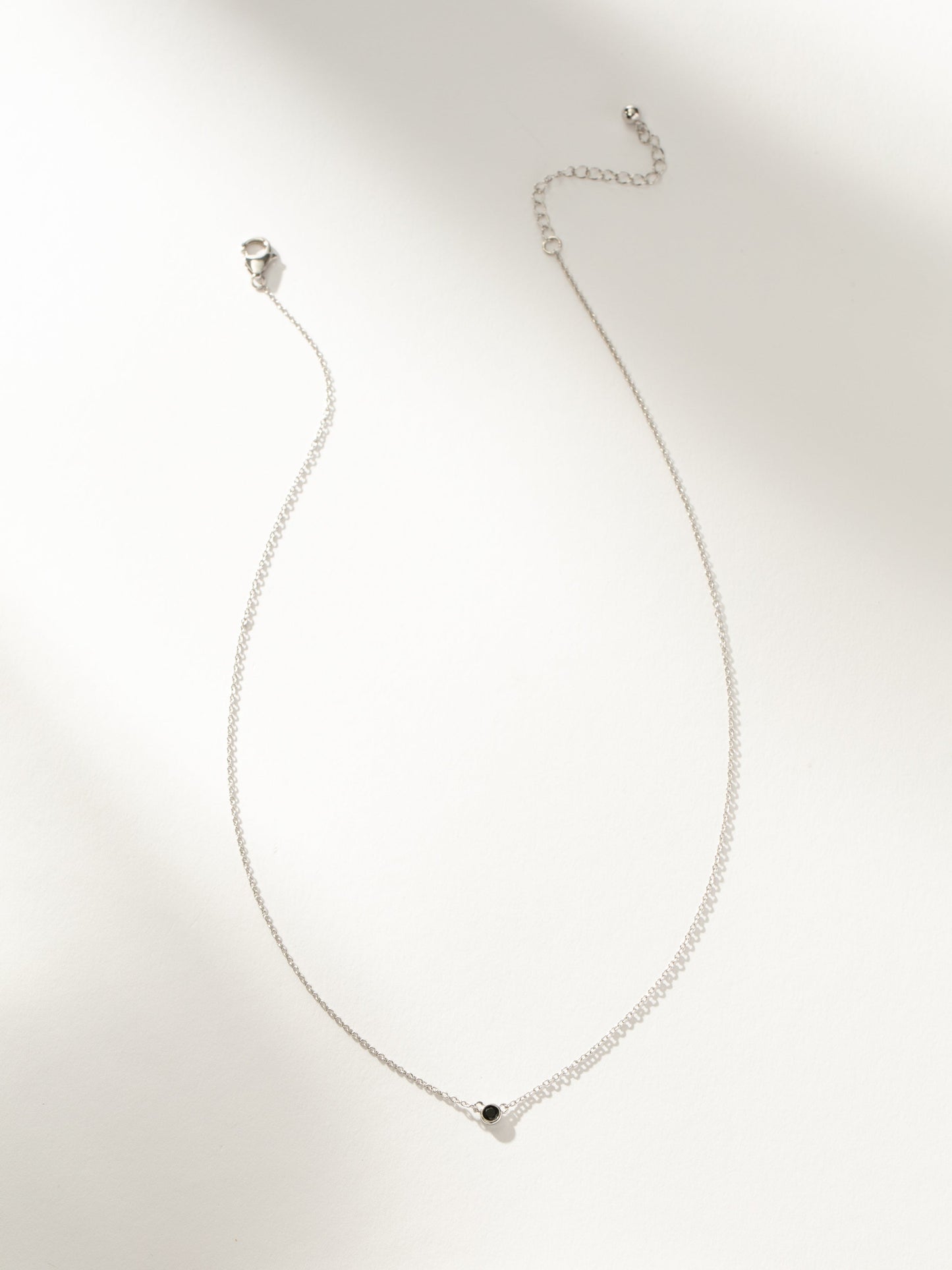 Collier pendentif trou noir