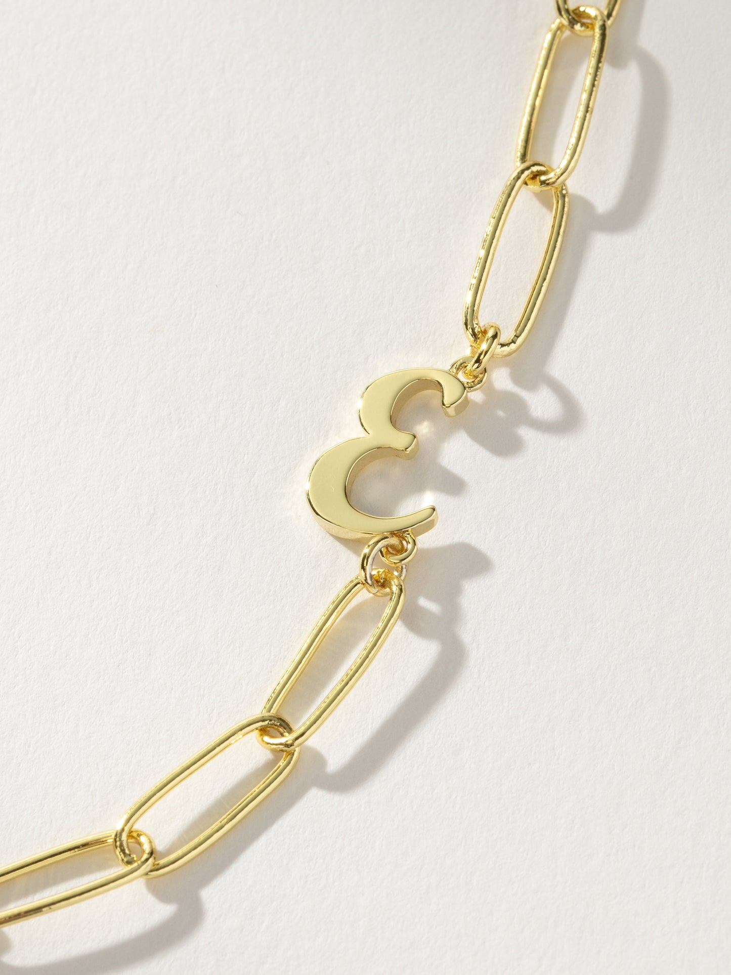 Collier avec initiales cursives