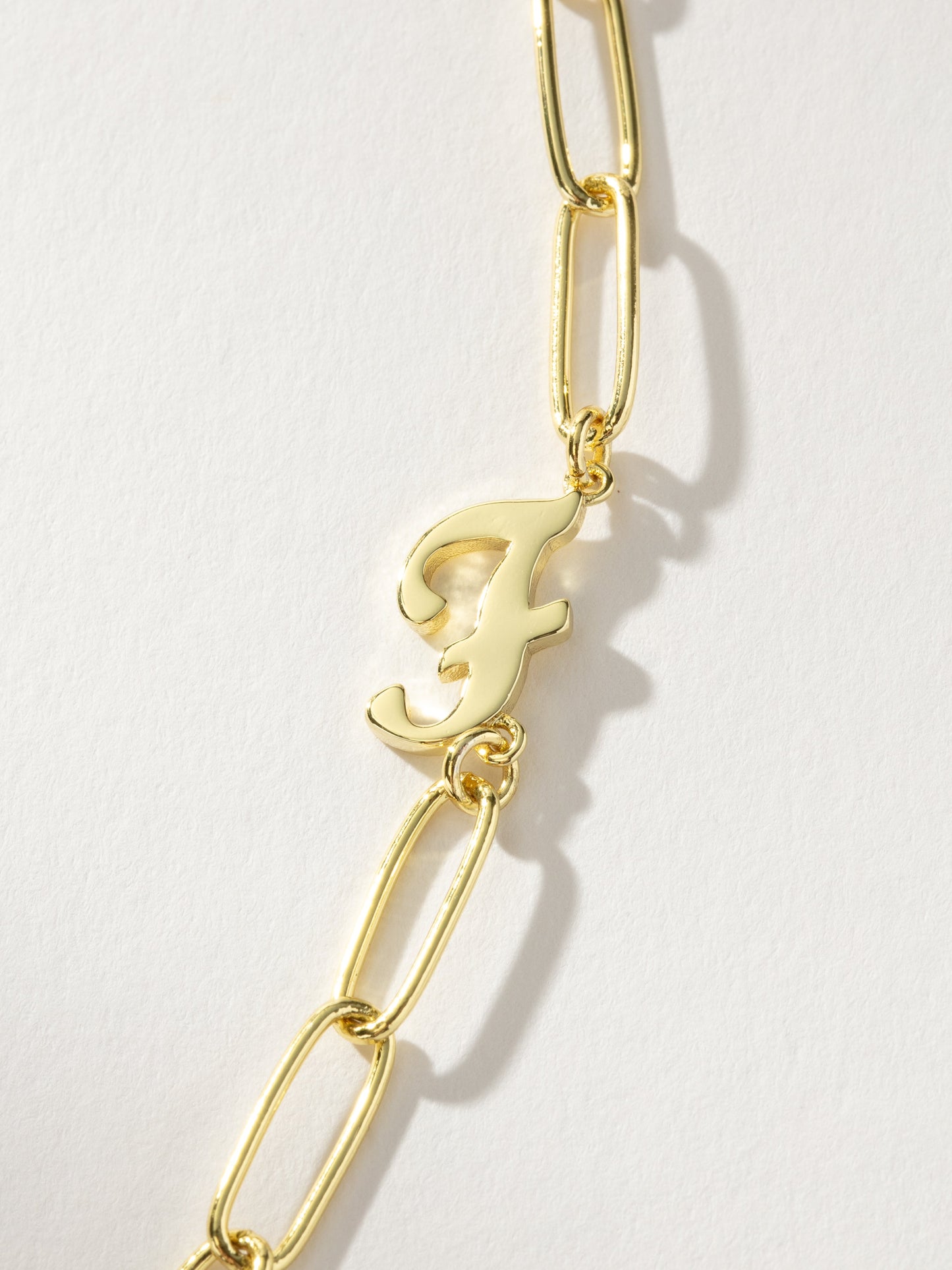 Collier avec initiales cursives