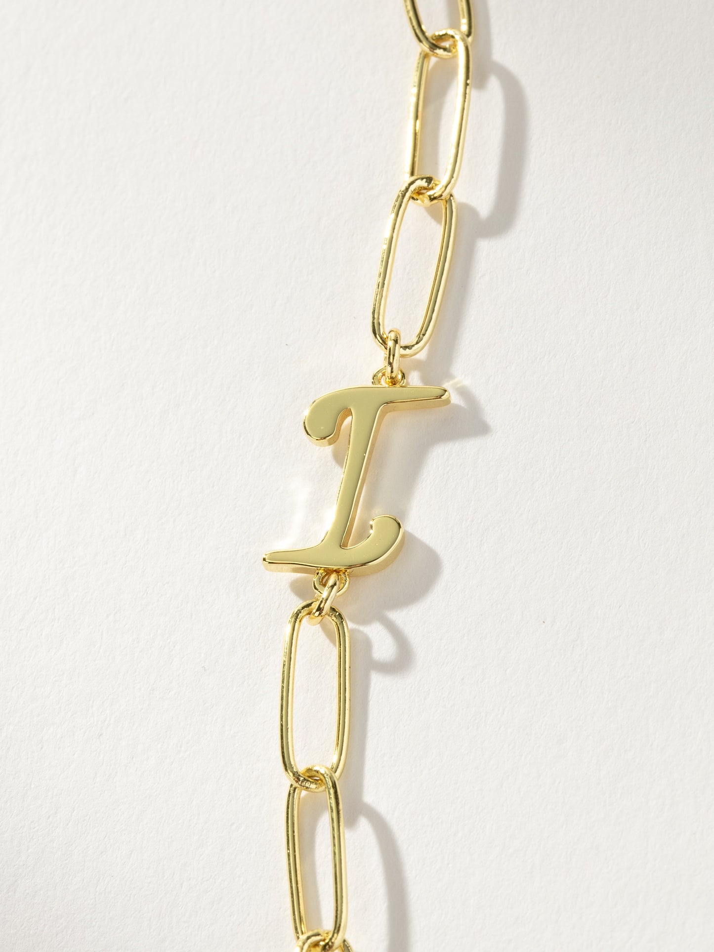 Collier avec initiales cursives