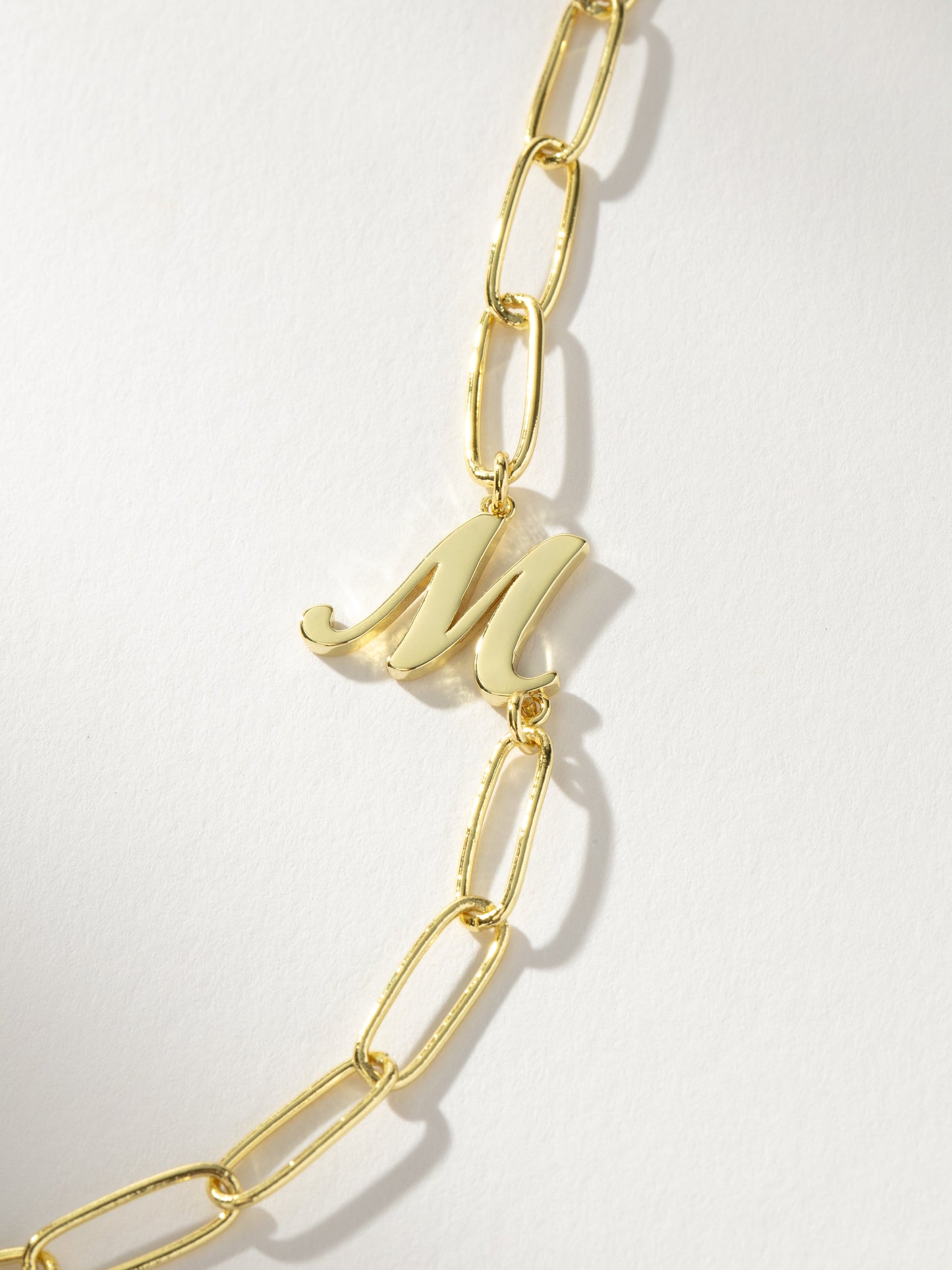 Collier avec initiales cursives