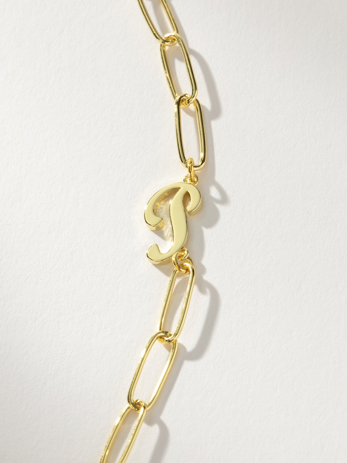 Collier avec initiales cursives