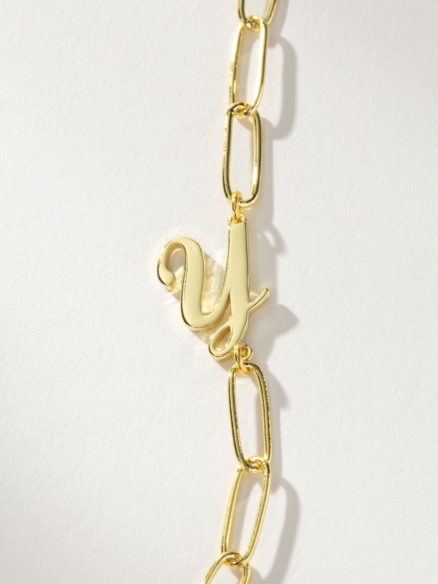 Collier avec initiales cursives