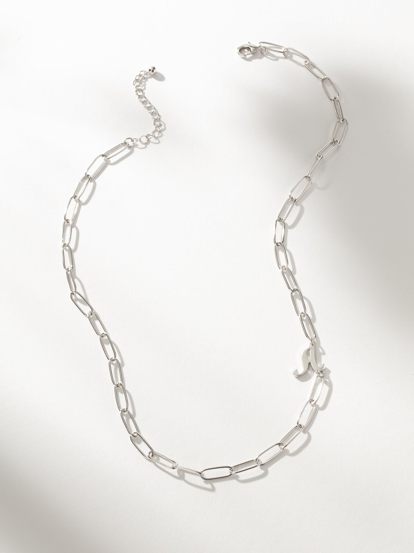 Collier avec initiales cursives