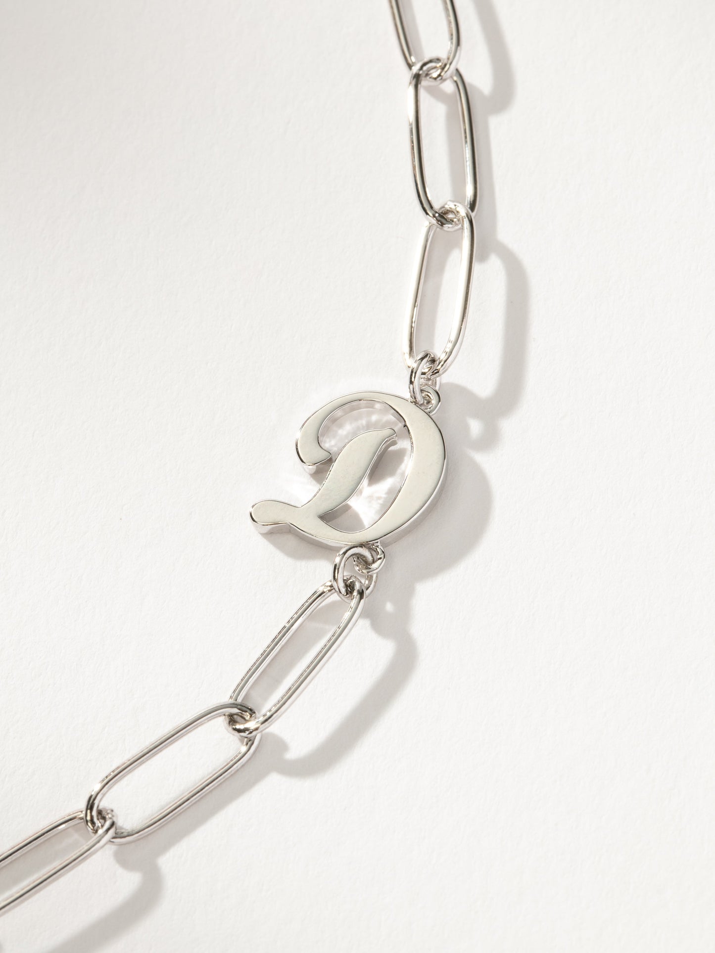 Collier avec initiales cursives