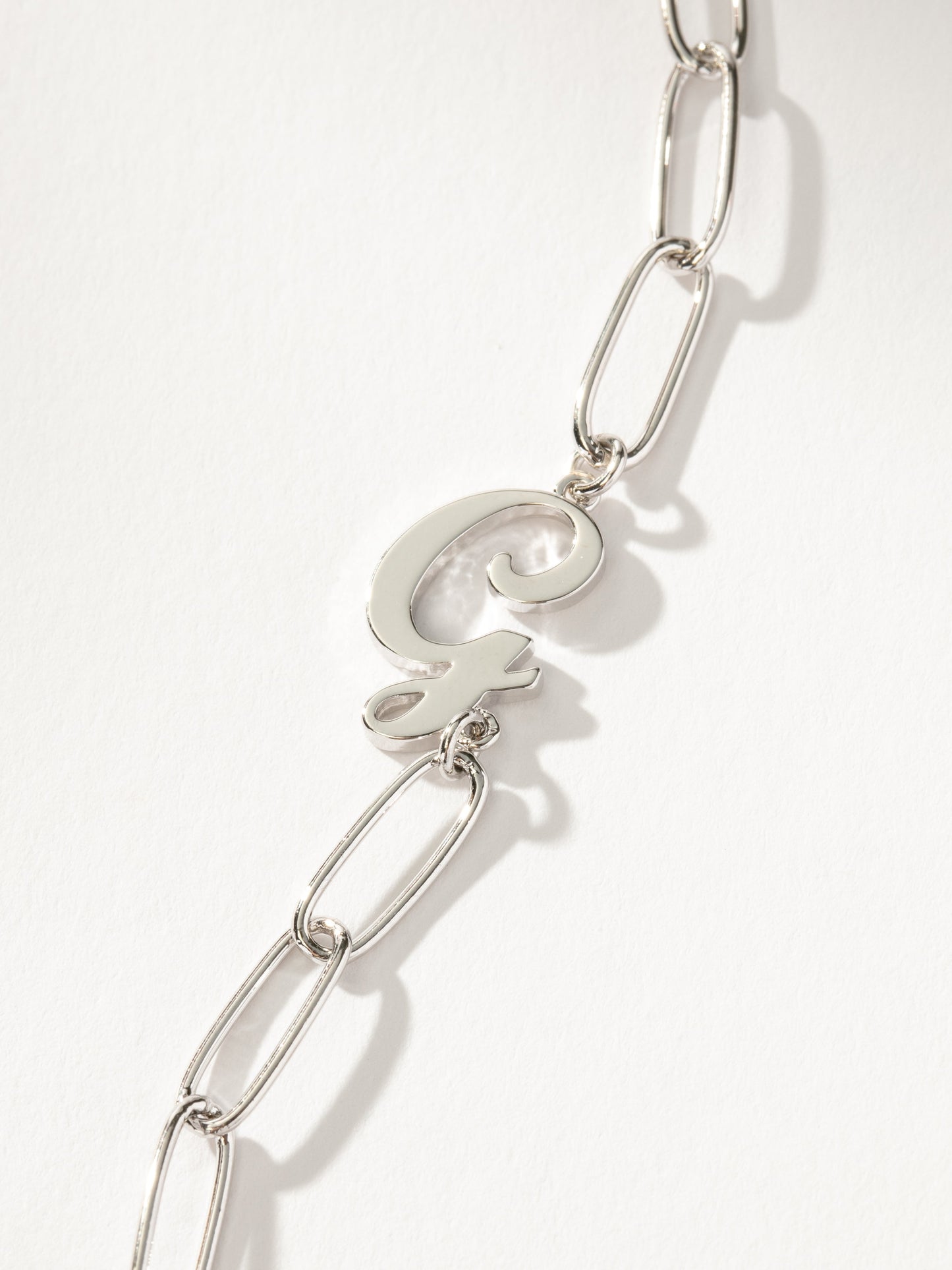 Collier avec initiales cursives