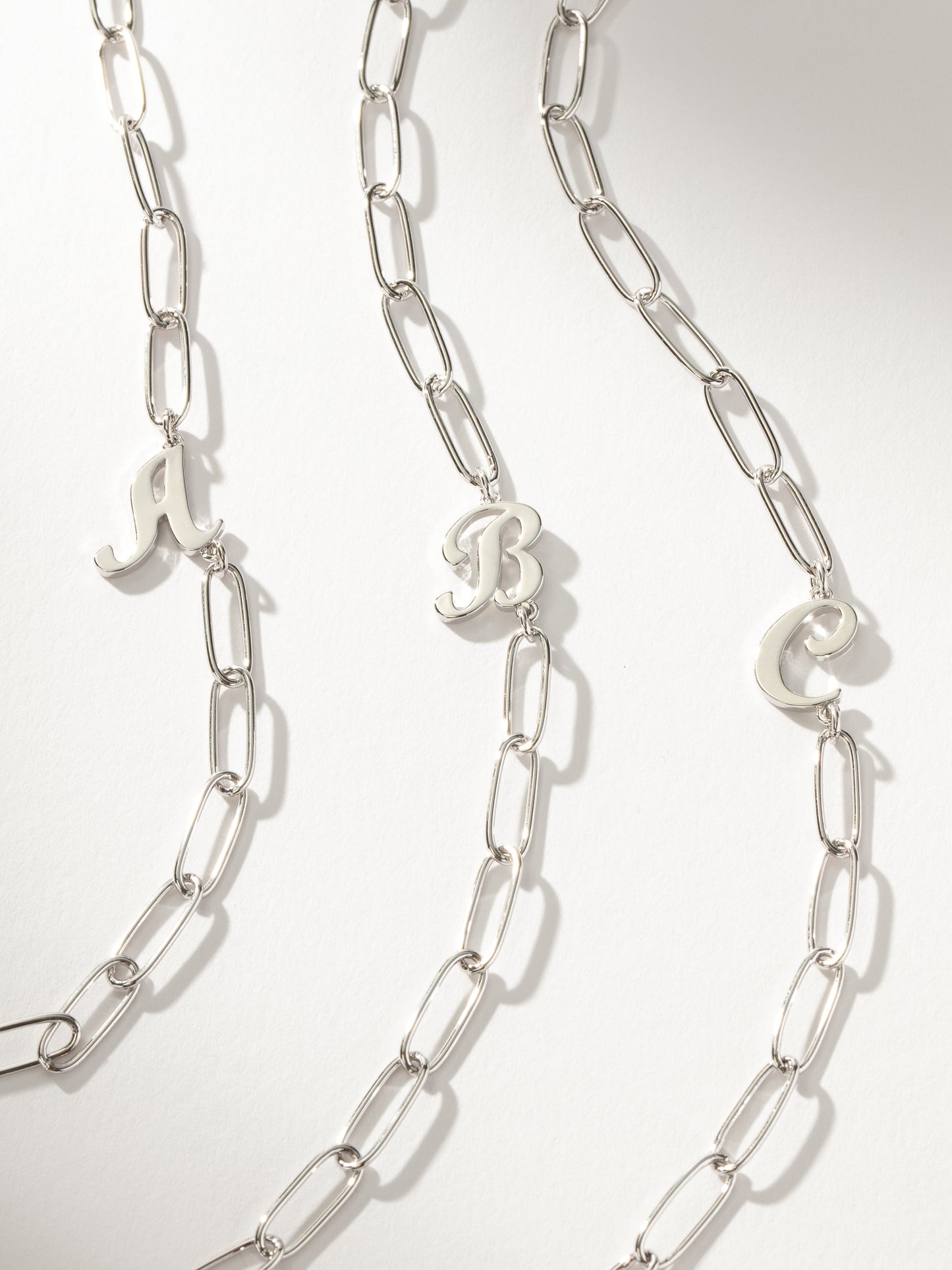 Collier avec initiales cursives