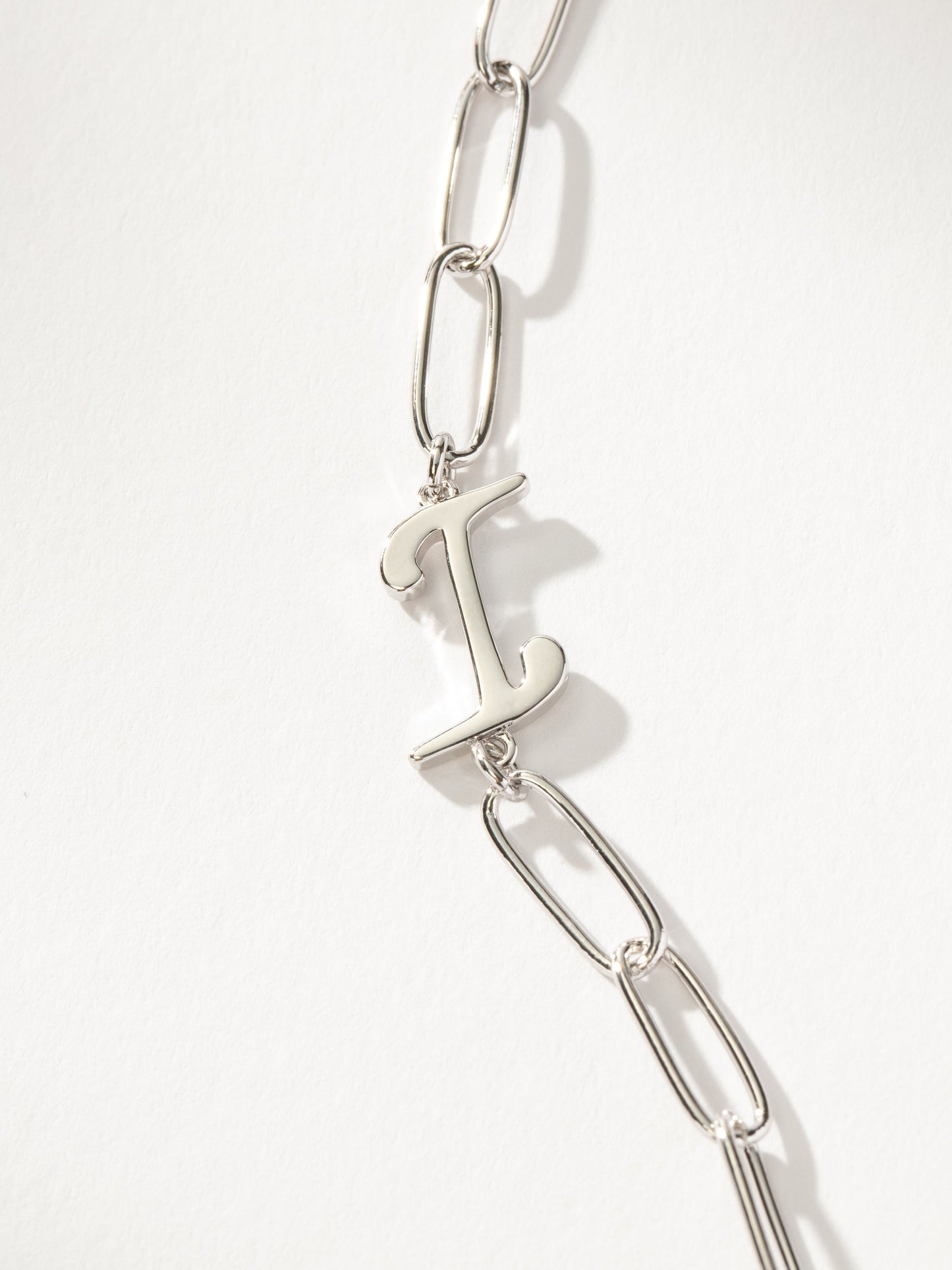 Collier avec initiales cursives