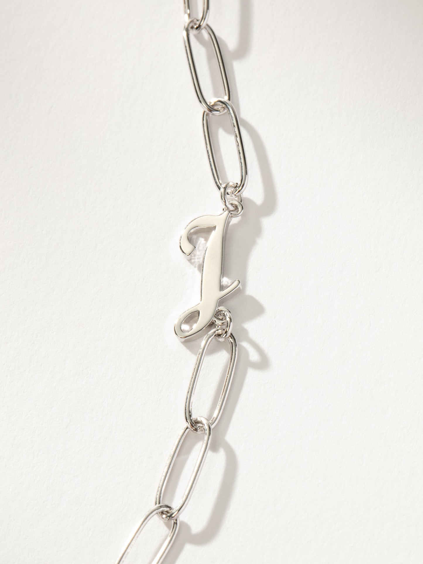 Collier avec initiales cursives