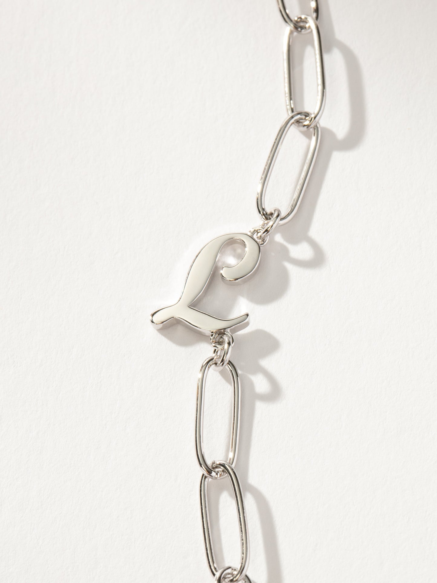 Collier avec initiales cursives