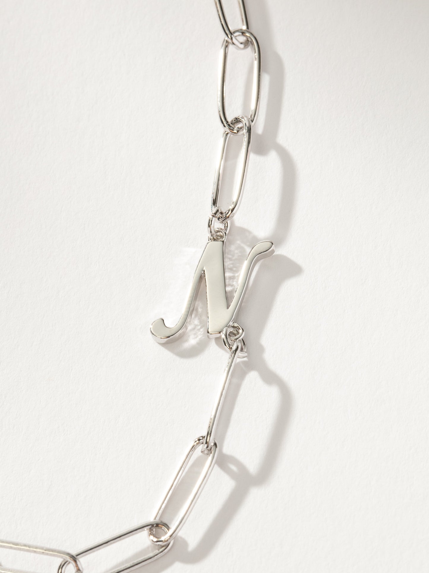 Collier avec initiales cursives