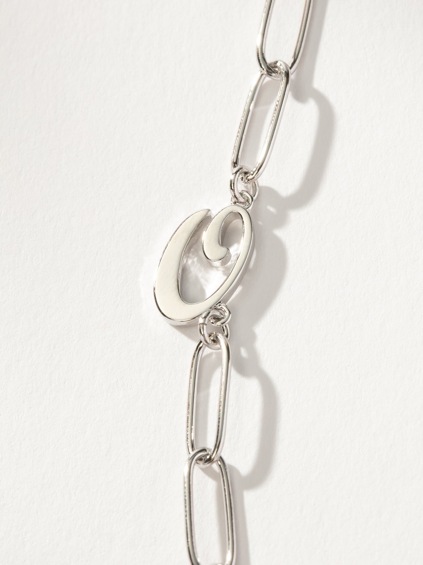 Collier avec initiales cursives