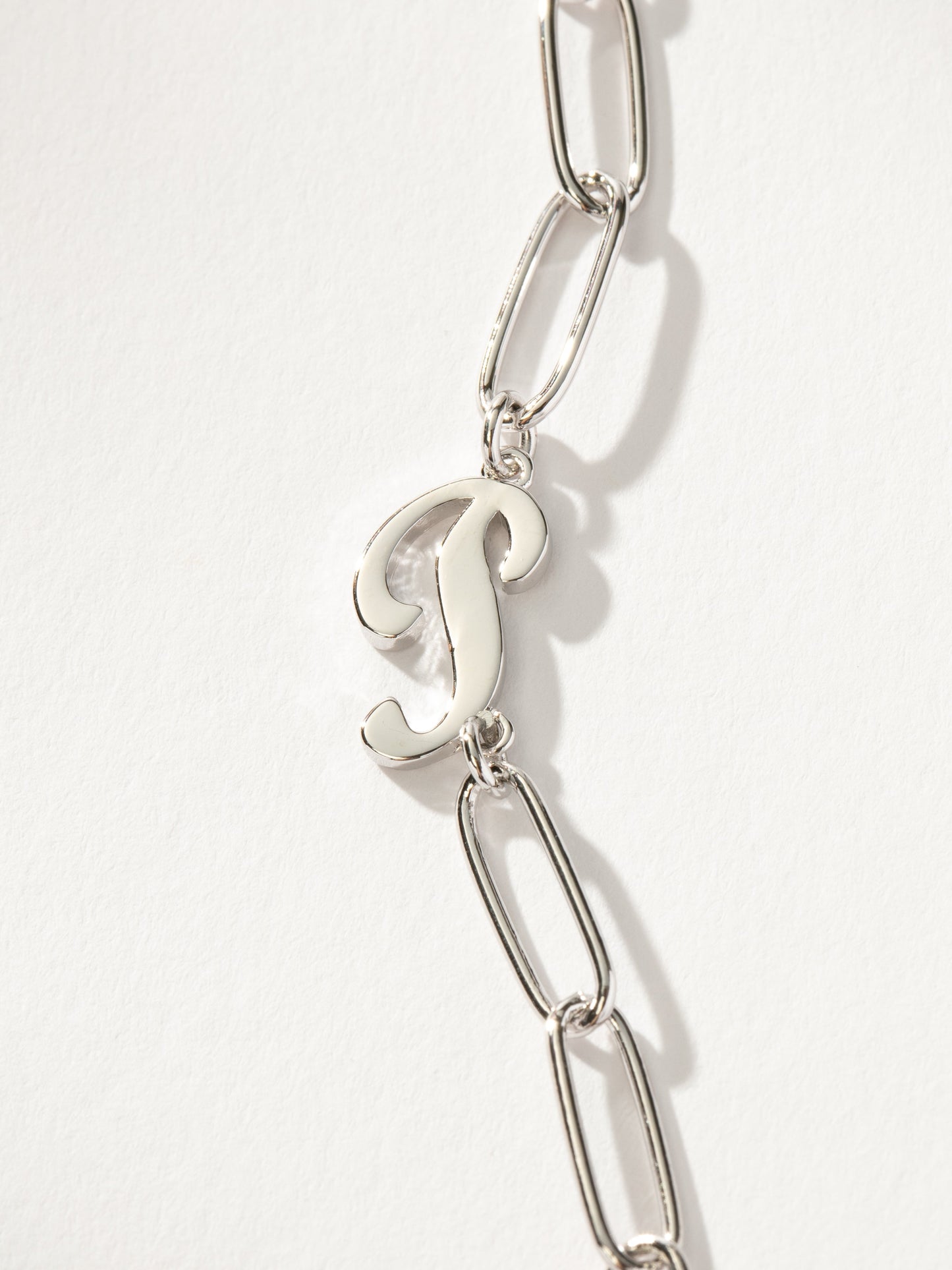 Collier avec initiales cursives