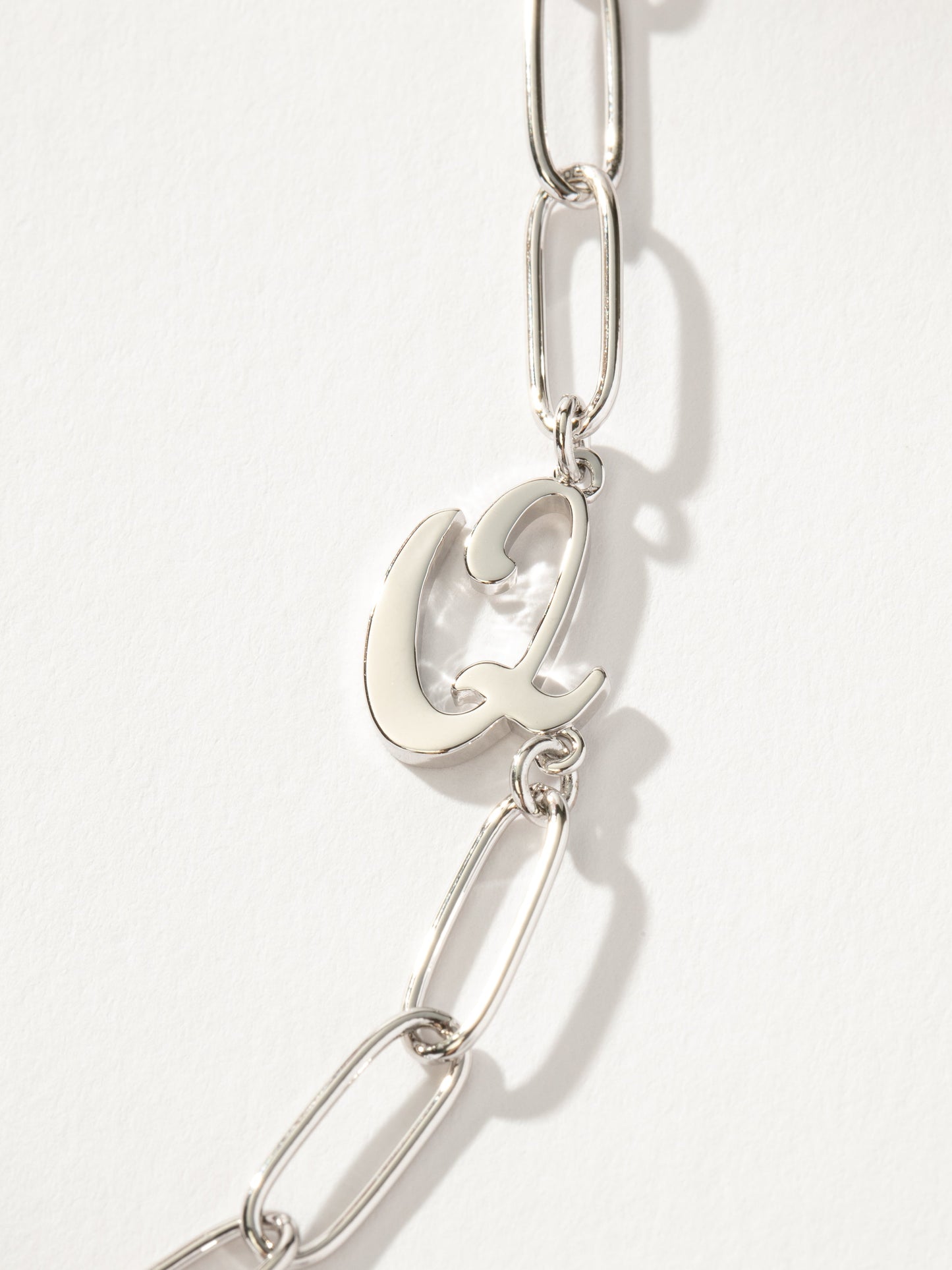 Collier avec initiales cursives