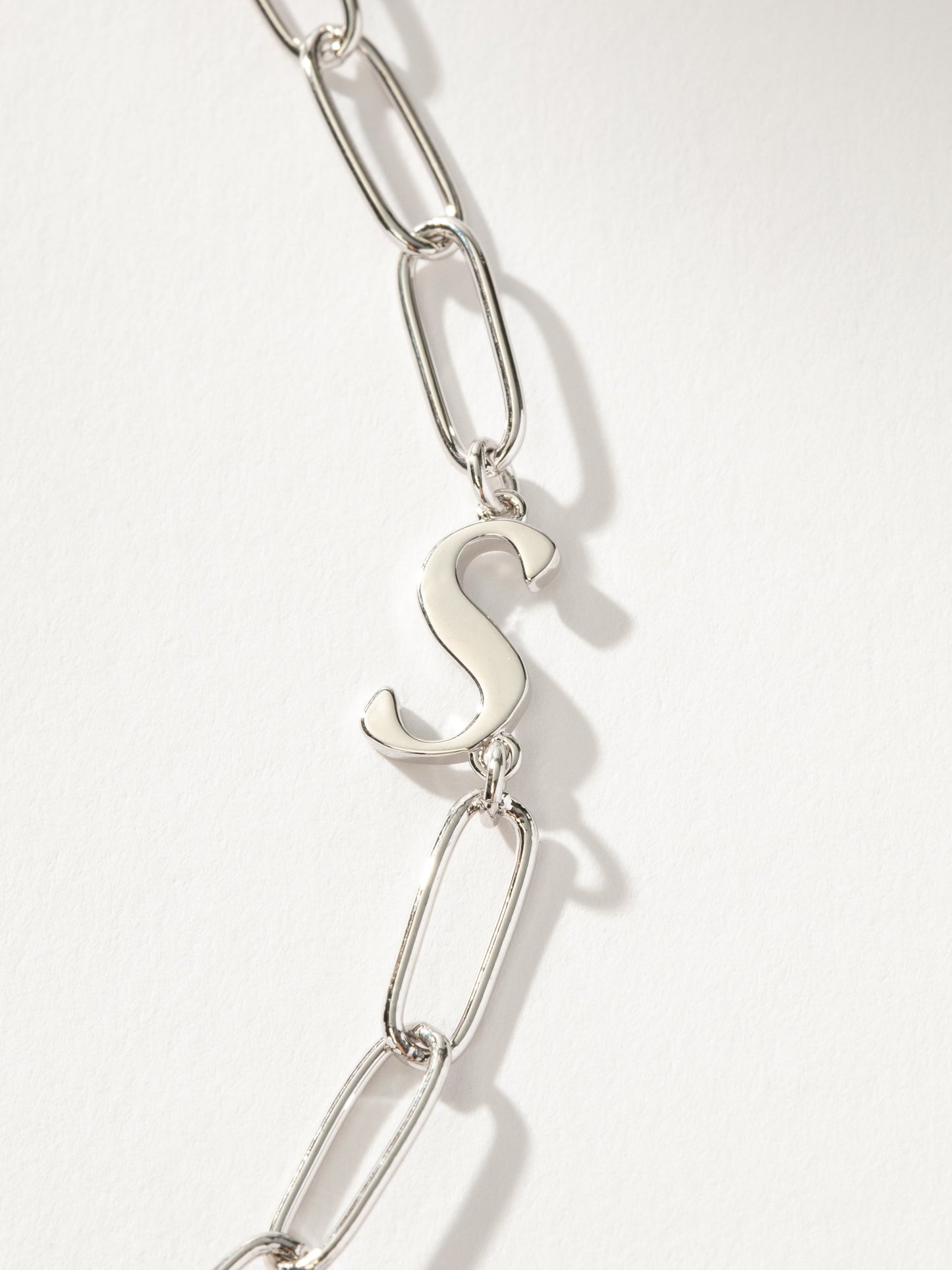 Collier avec initiales cursives