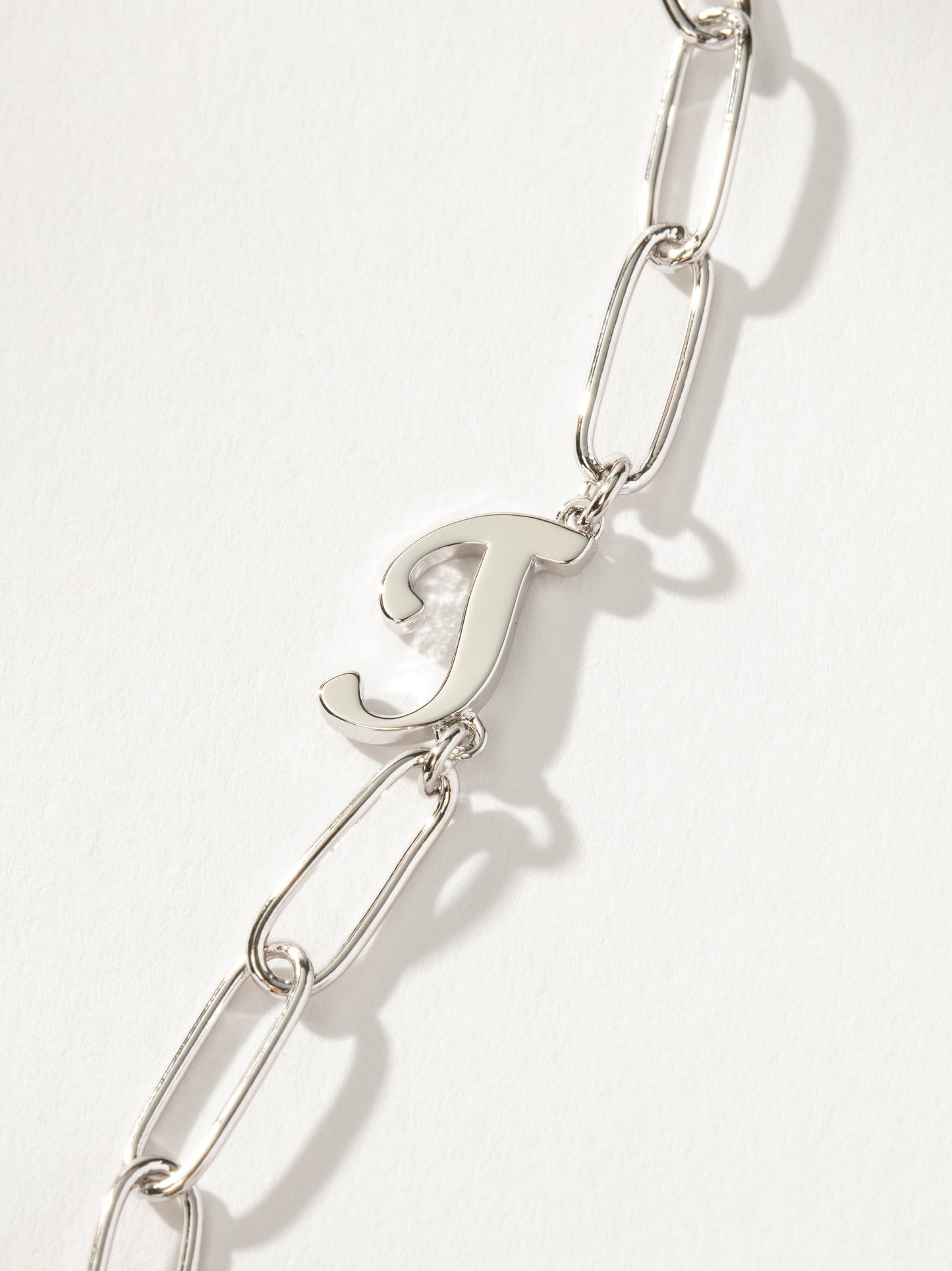 Collier avec initiales cursives