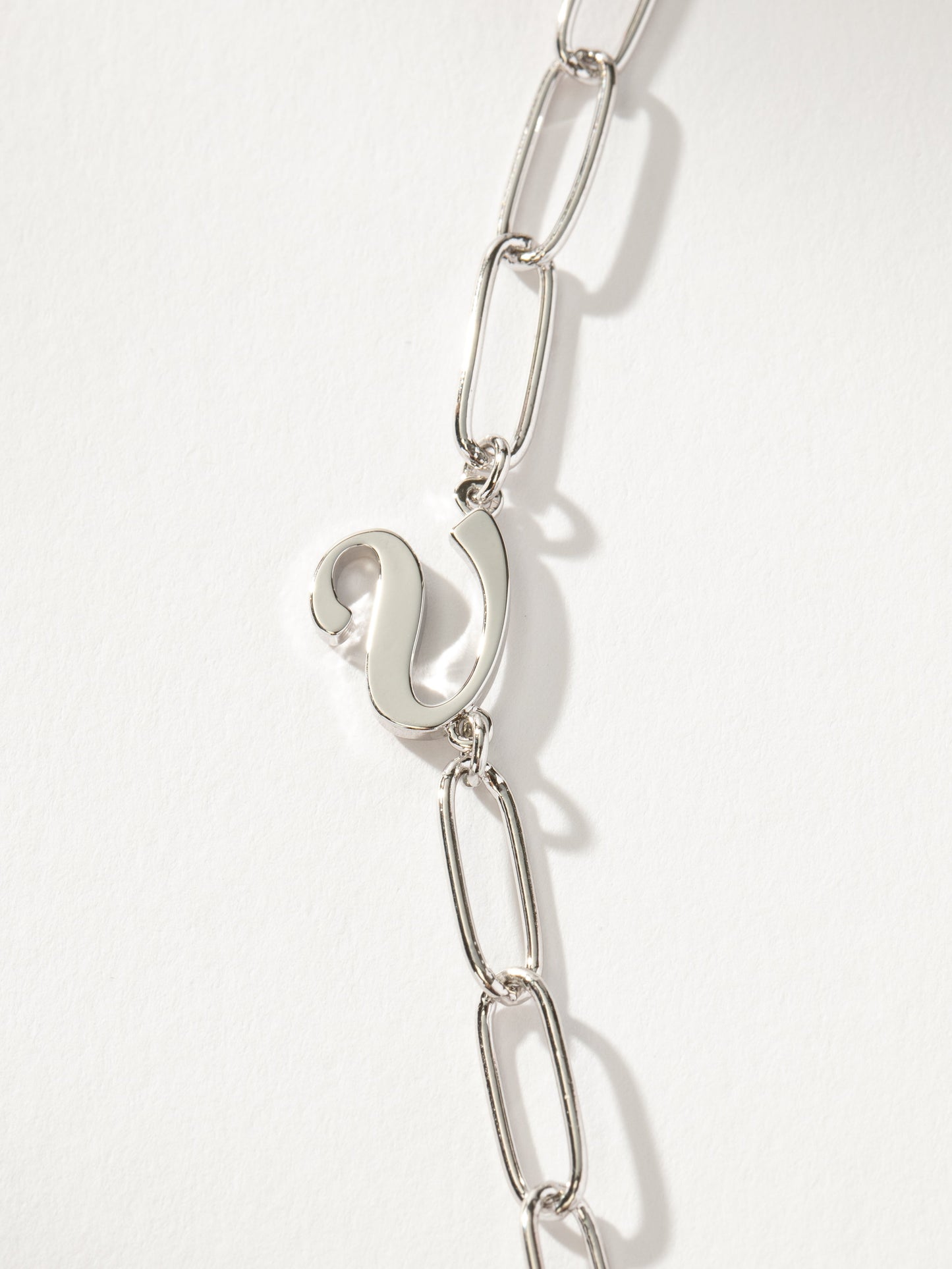 Collier avec initiales cursives