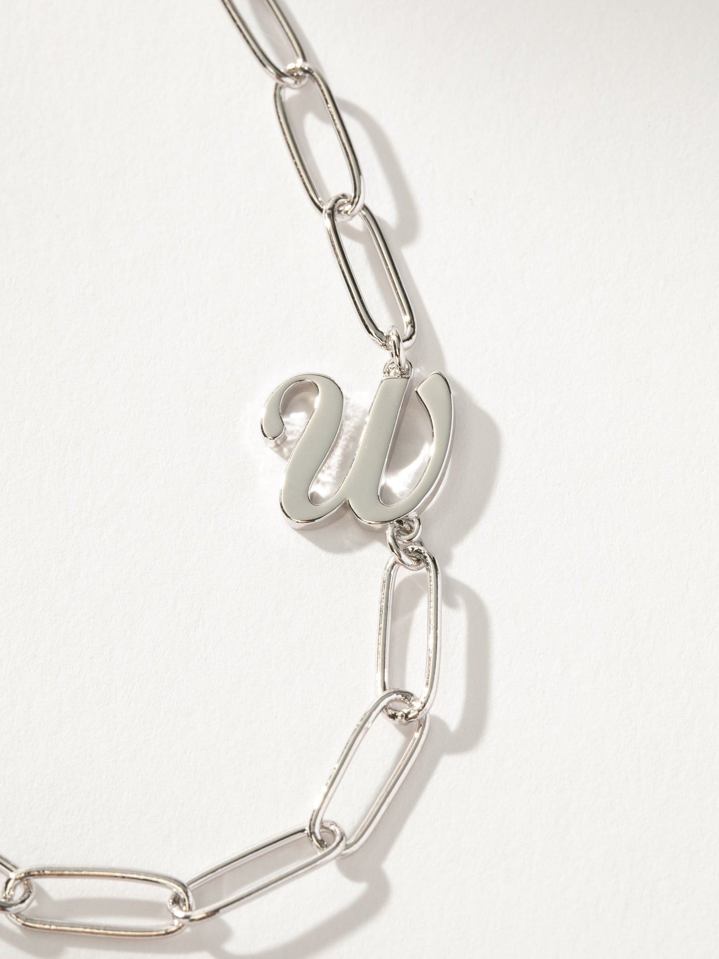 Collier avec initiales cursives