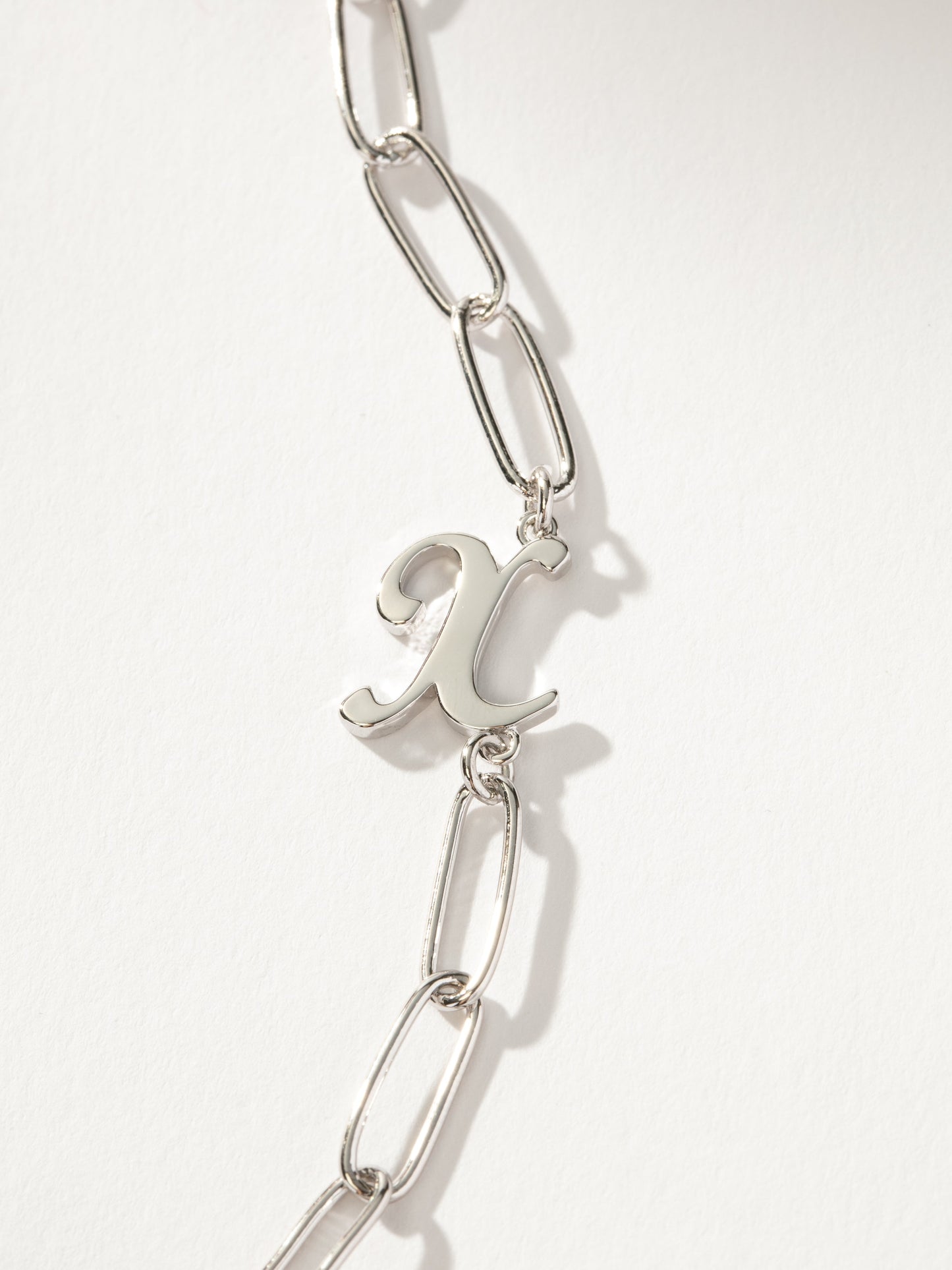 Collier avec initiales cursives