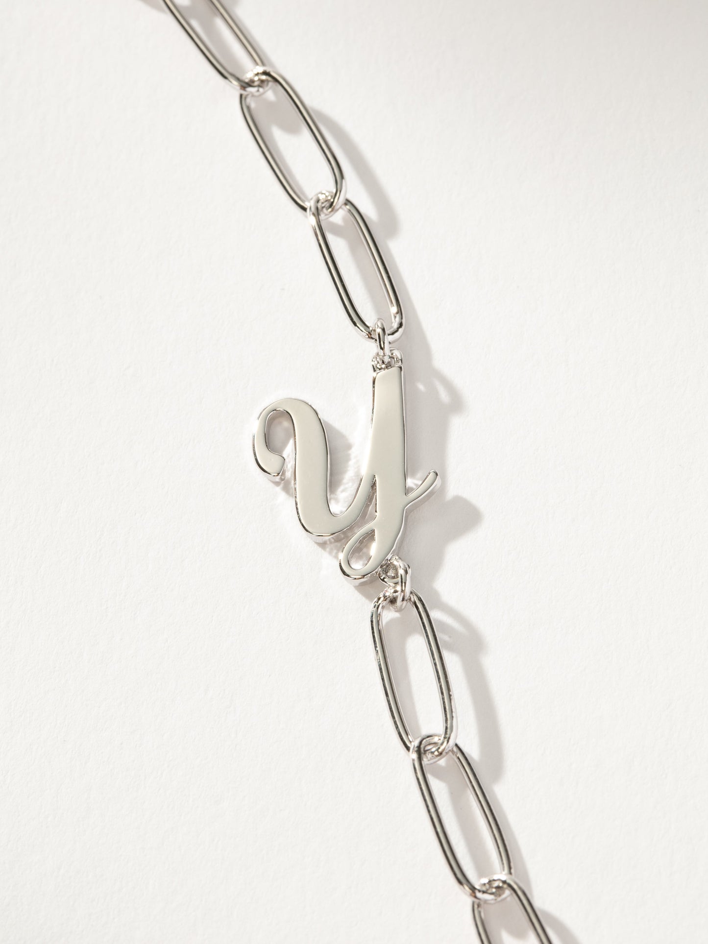 Collier avec initiales cursives