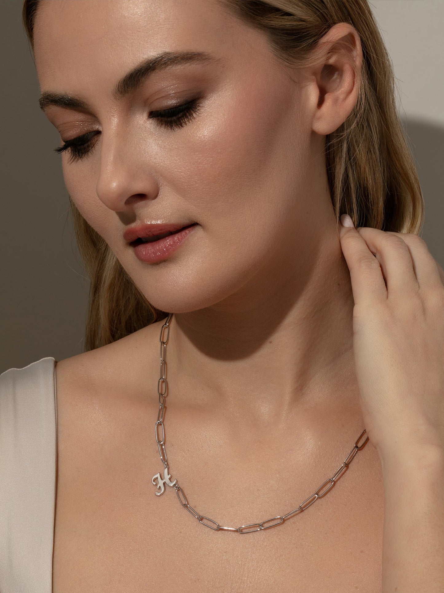 Collier avec initiales cursives