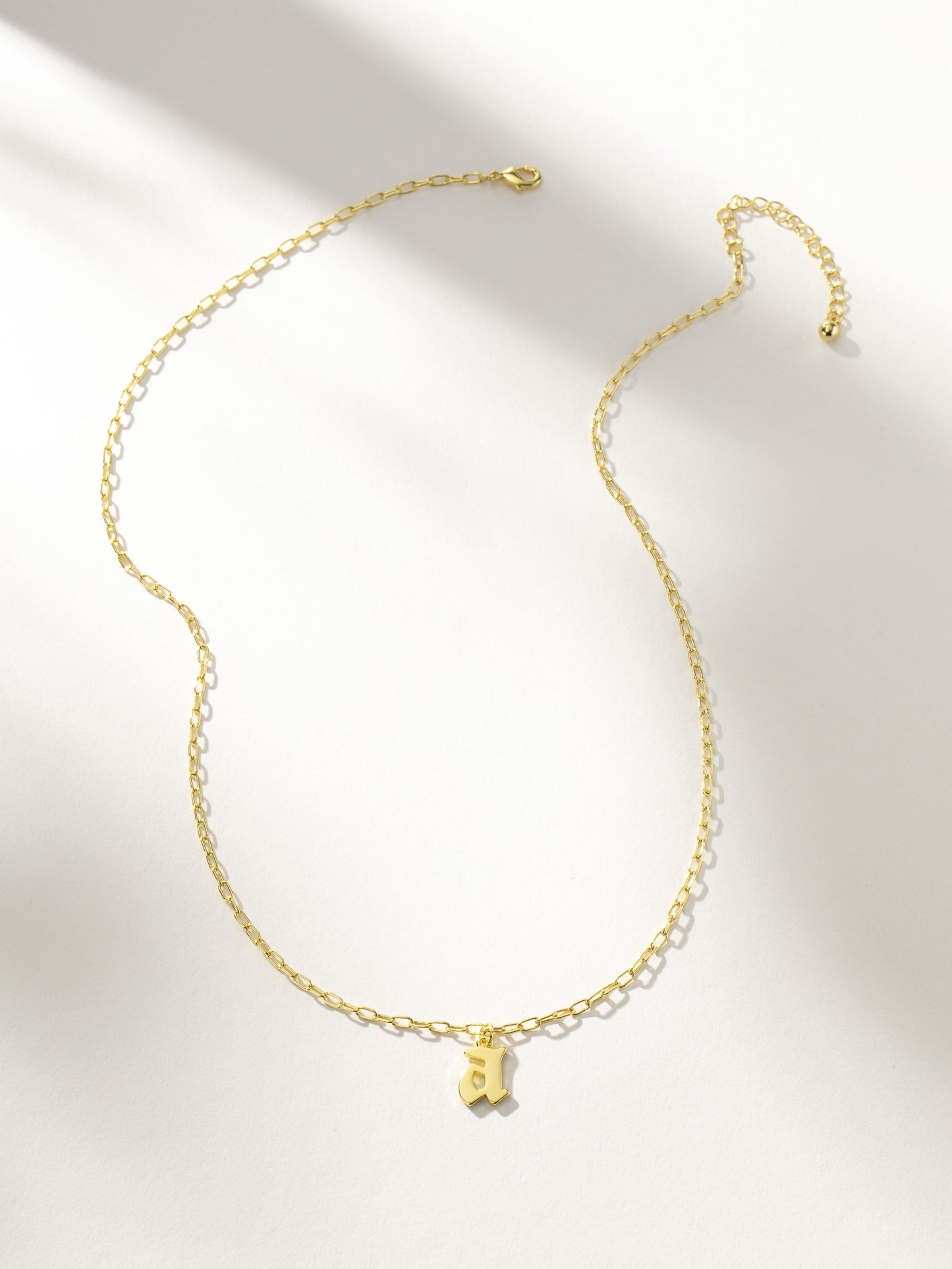 Collier pendentif initial gothique