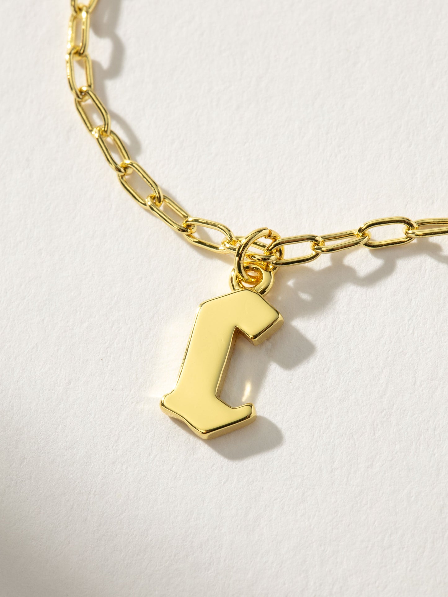 Collier pendentif initial gothique