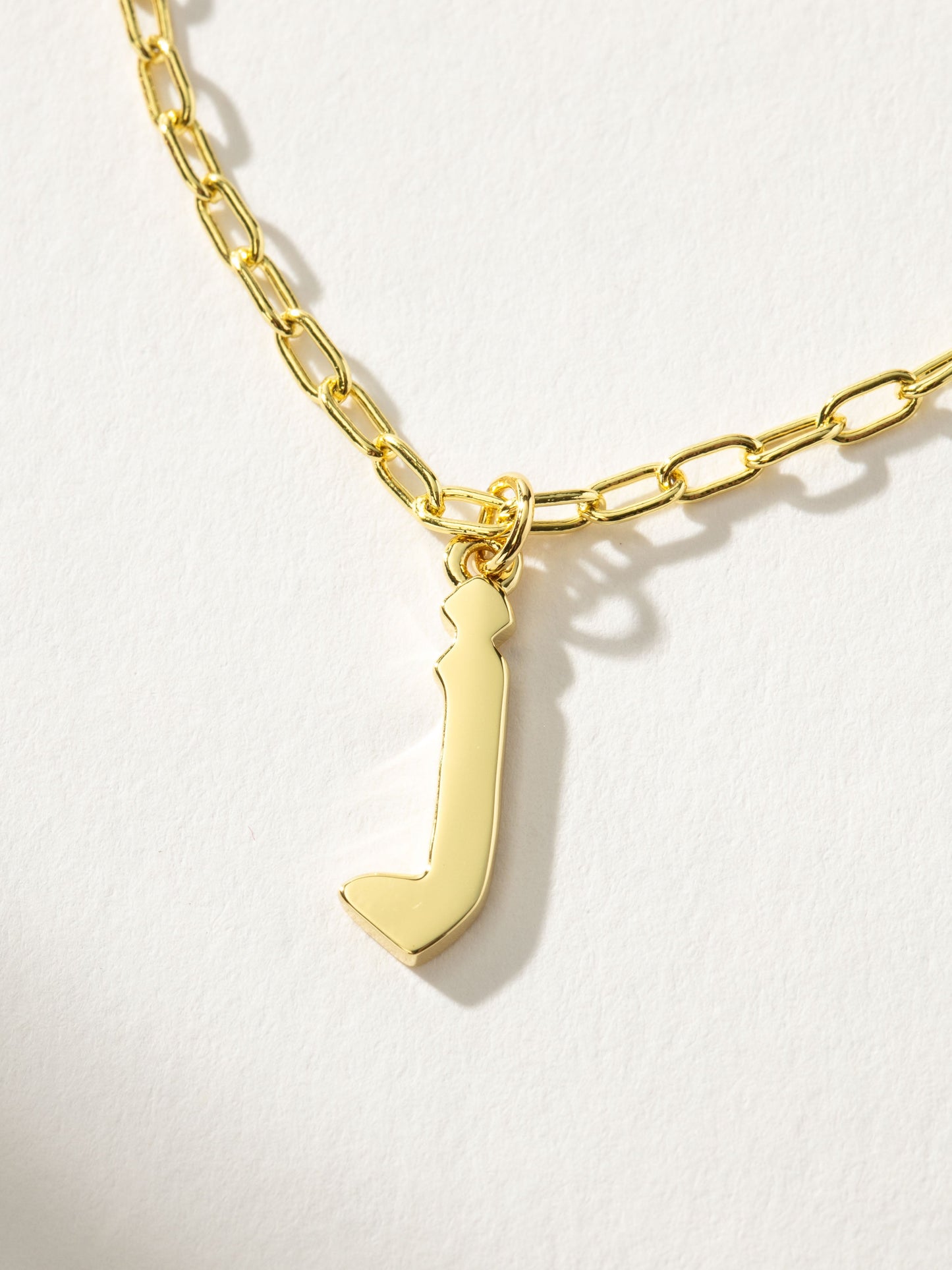 Collier pendentif initial gothique