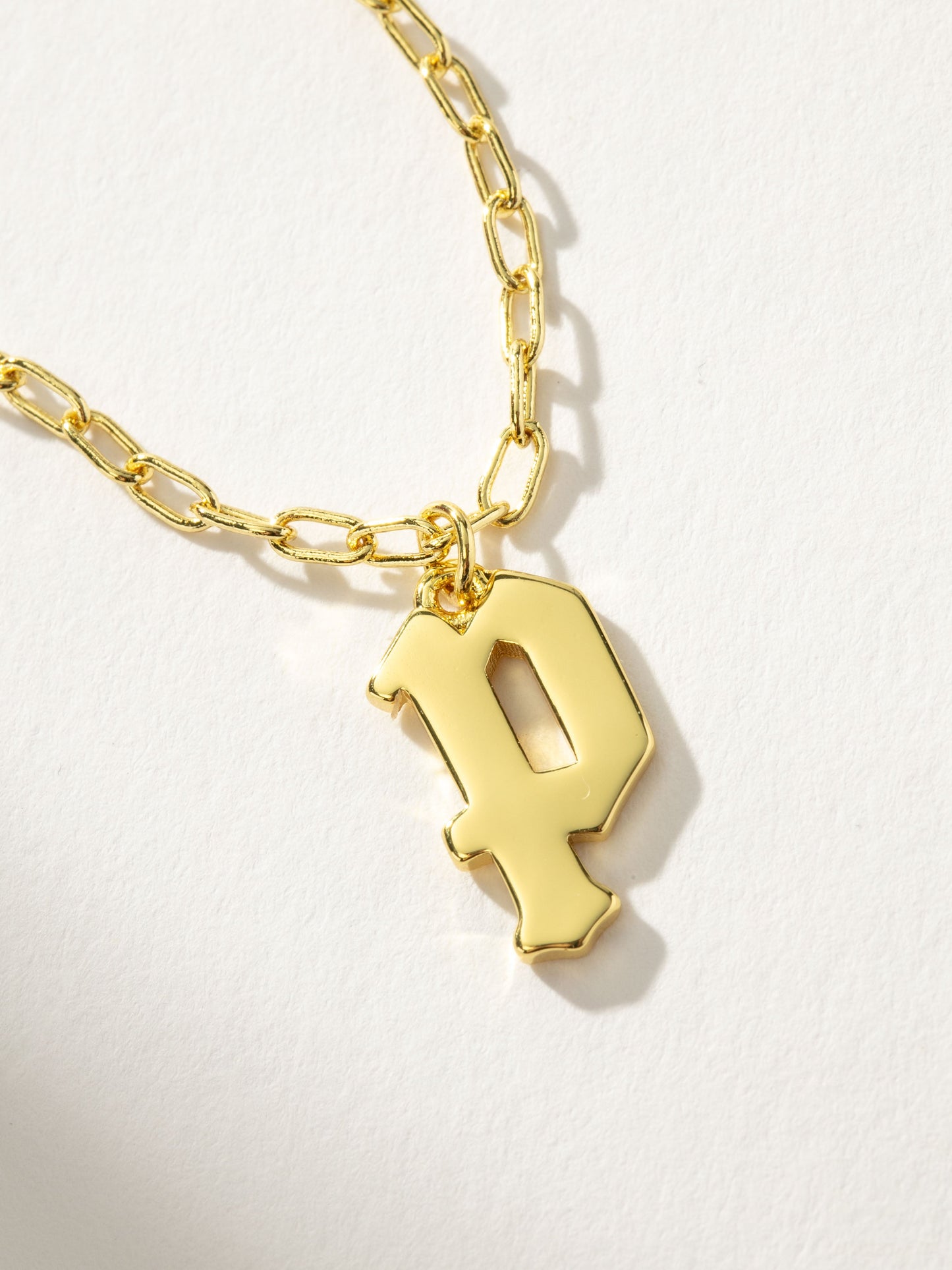 Collier pendentif initial gothique