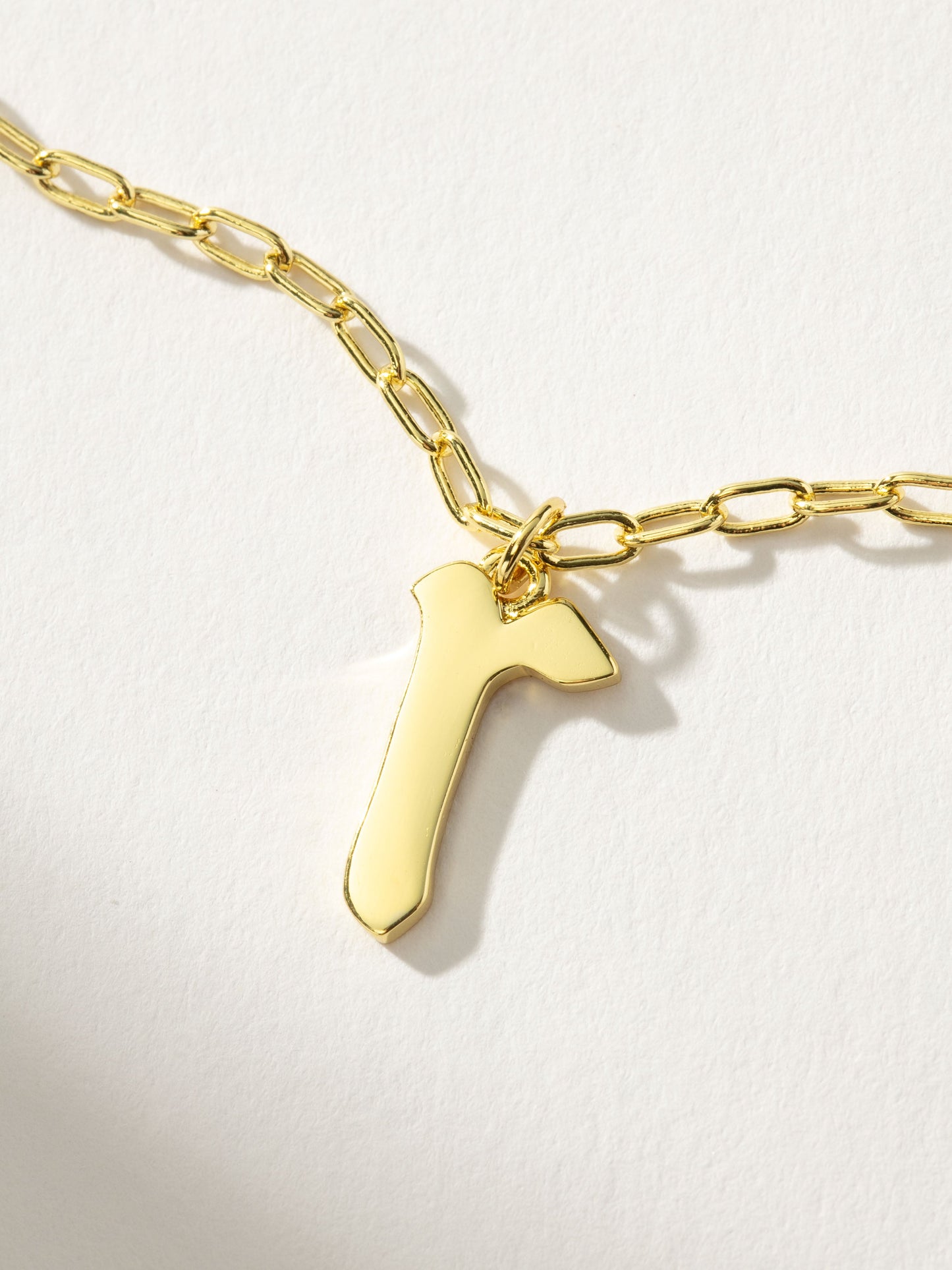 Collier pendentif initial gothique