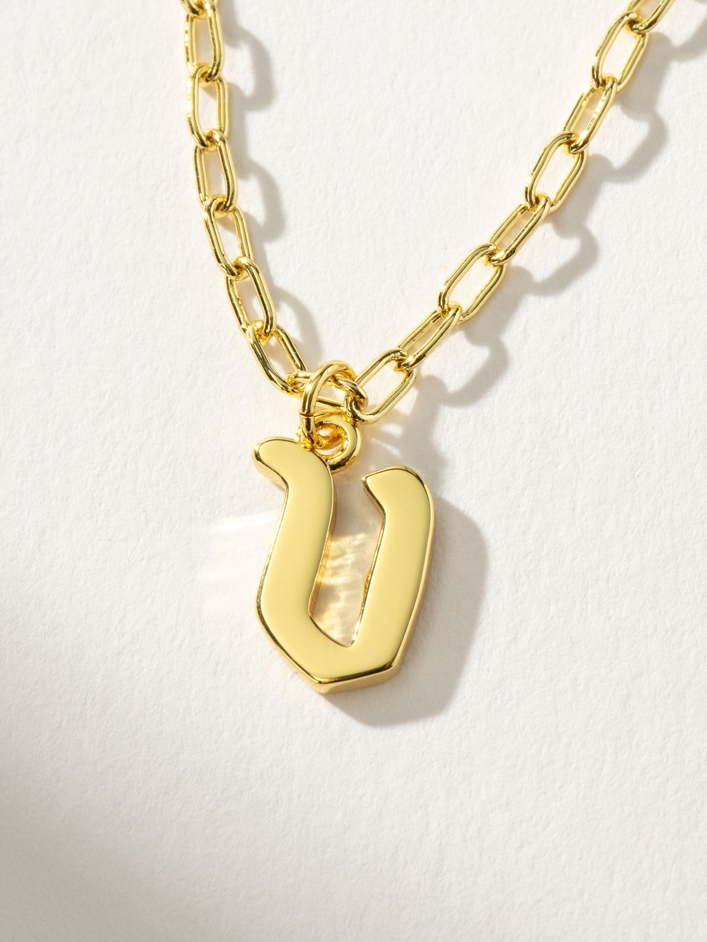 Collier pendentif initial gothique