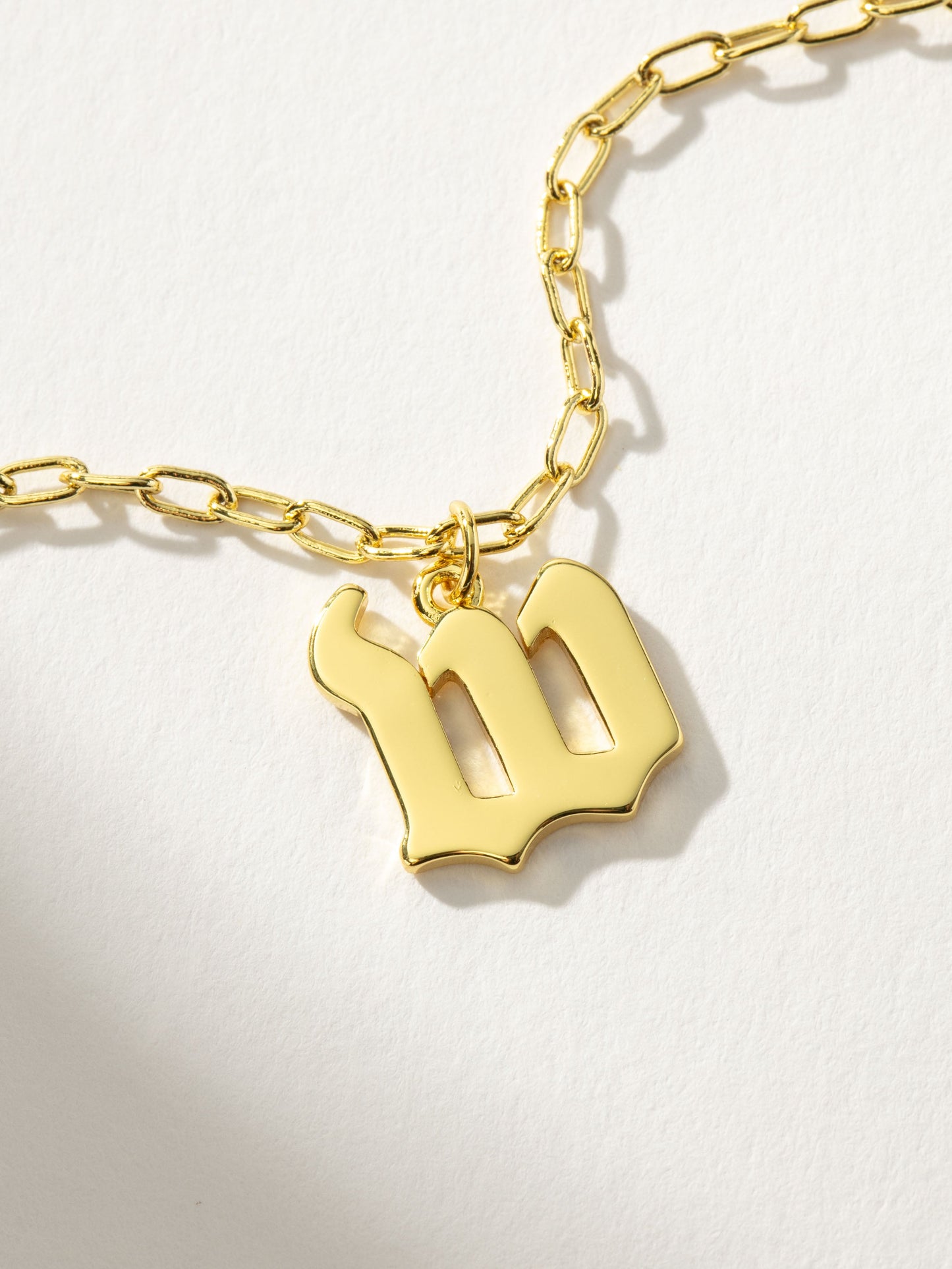 Collier pendentif initial gothique