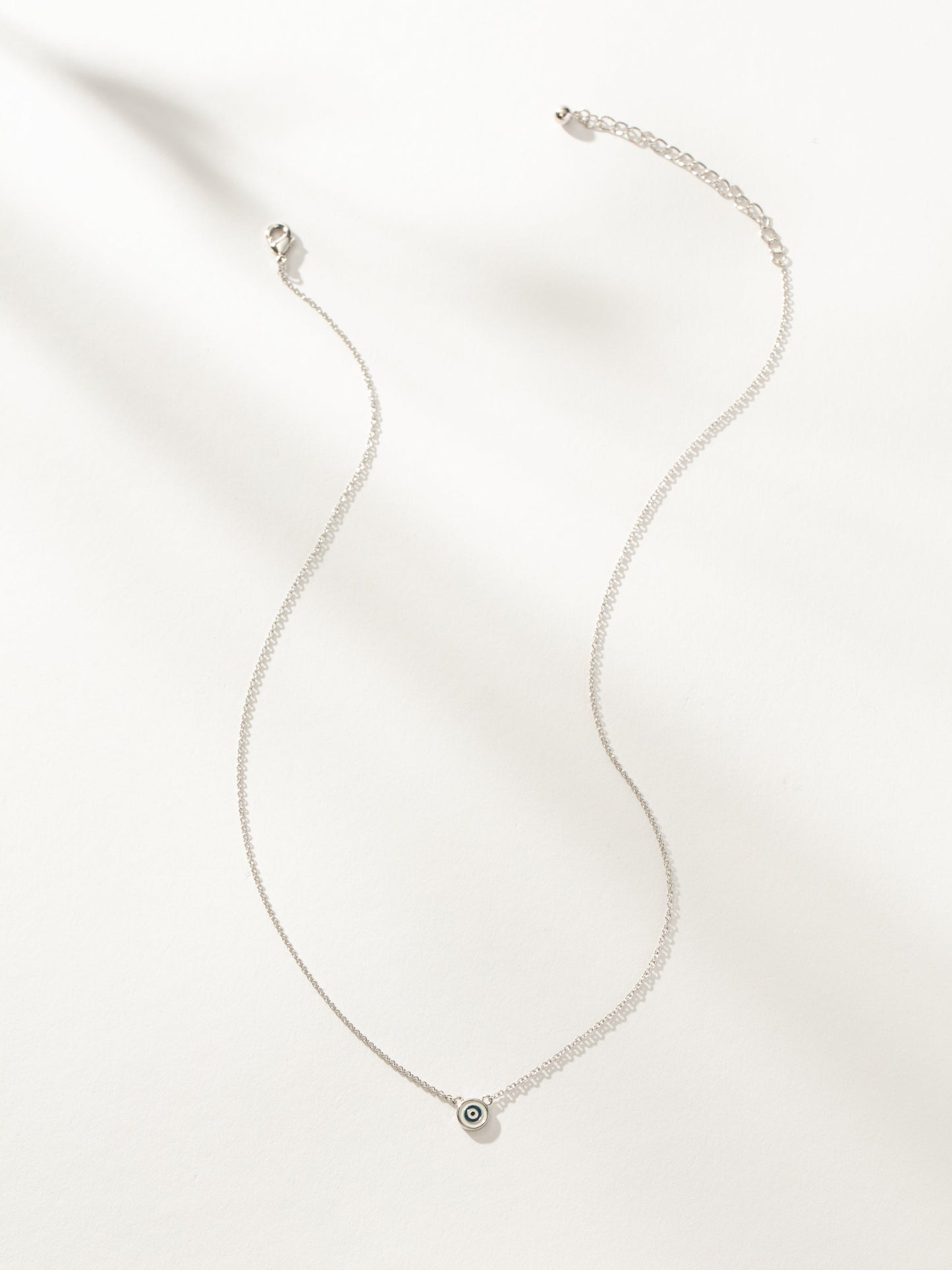 Collier simple contre le mauvais œil