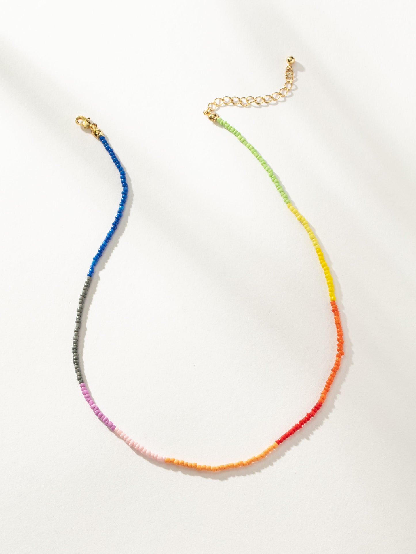 Collier de perles à blocs de couleurs