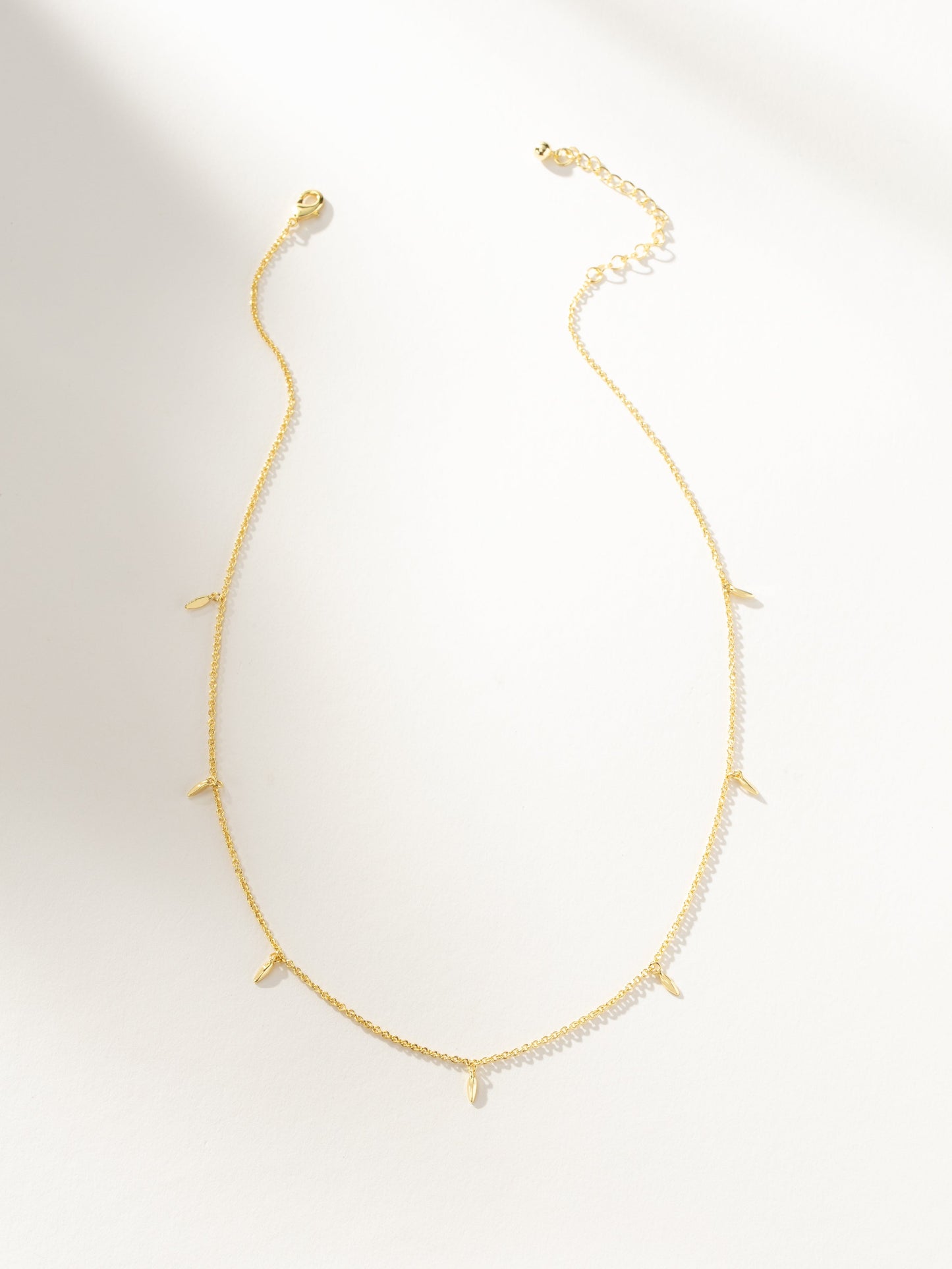 Collier délicat à superposer