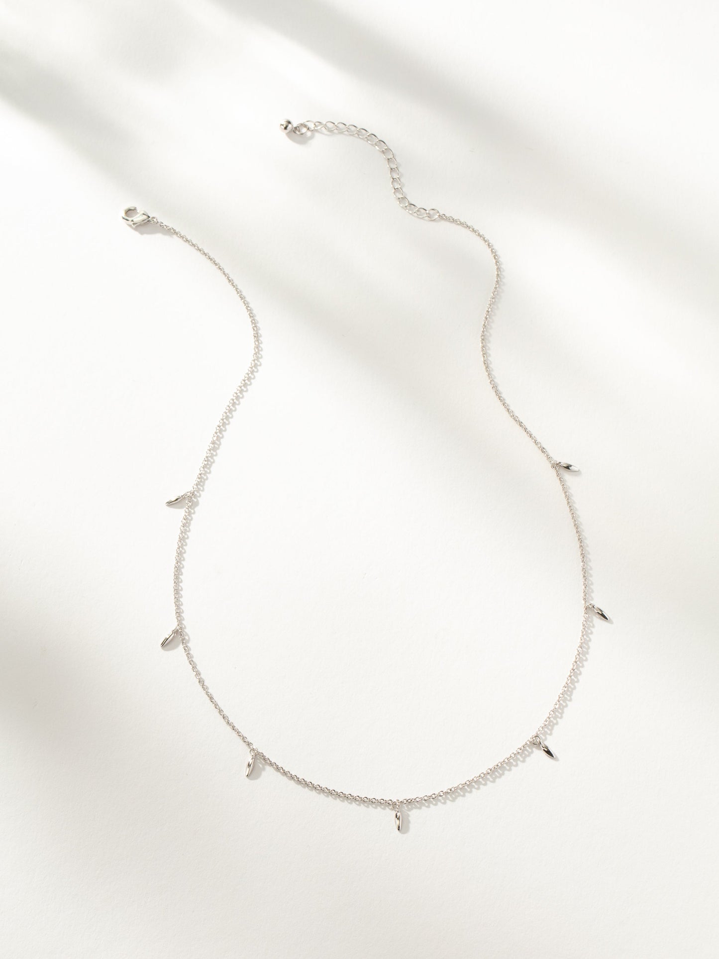 Collier délicat à superposer