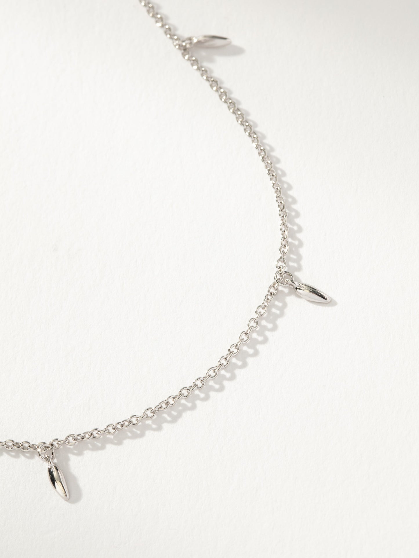 Collier délicat à superposer