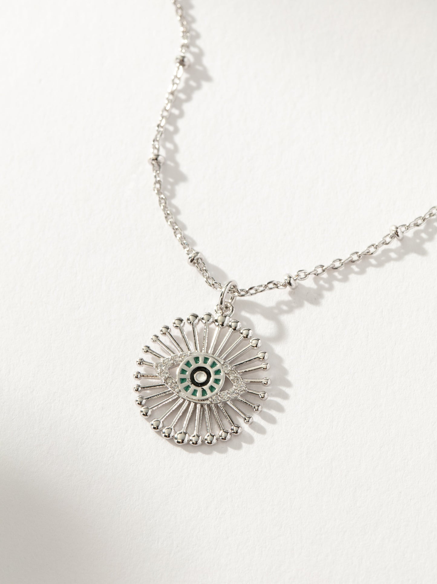 Collier pendentif mauvais œil